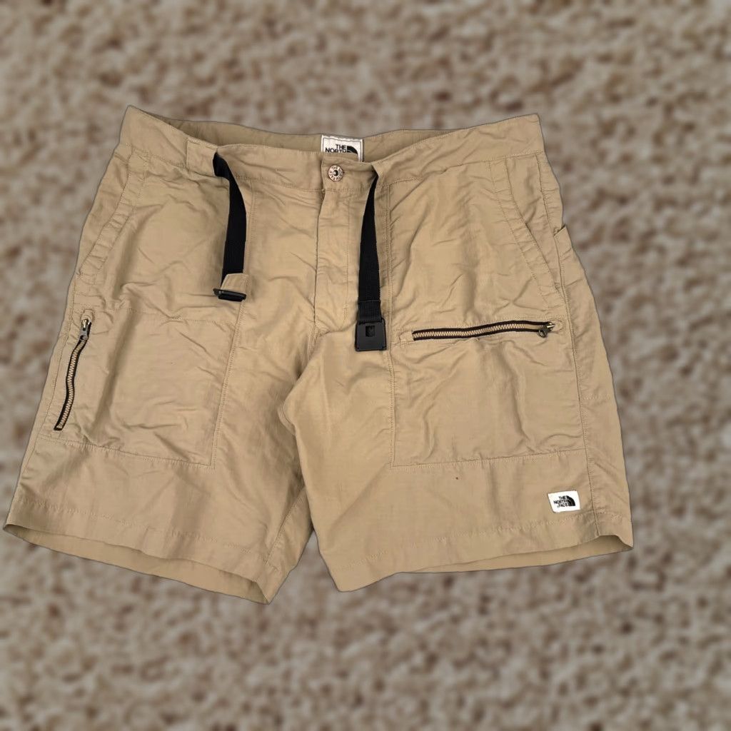 The North Face VINTAGE The North Face Mens Cargo Shorts Beige 38 Nylon Belted 9 Inseam Pocket Zip Front Casual Travel Outdoor Shell Camp 38x9 Mens Size US 38 / EU 54 - 1 Thumbnail
