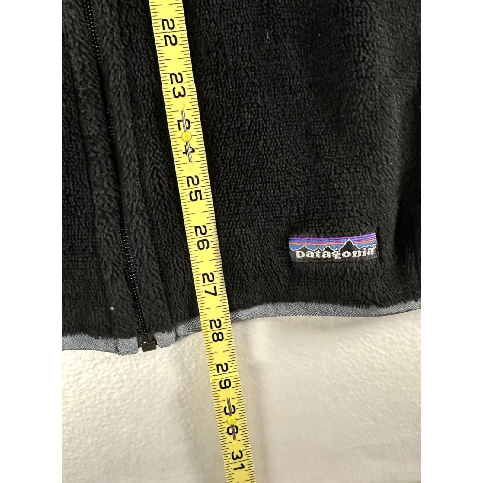 Patagonia Patagonia Jacket Womens XL Black Fleece Full Zip Regulator R2 Vintage? No - Classic Patagonia Logo Pockets Regular Fit Size XL Size XL / US 12-14 / IT 48-50 - 7 Thumbnail