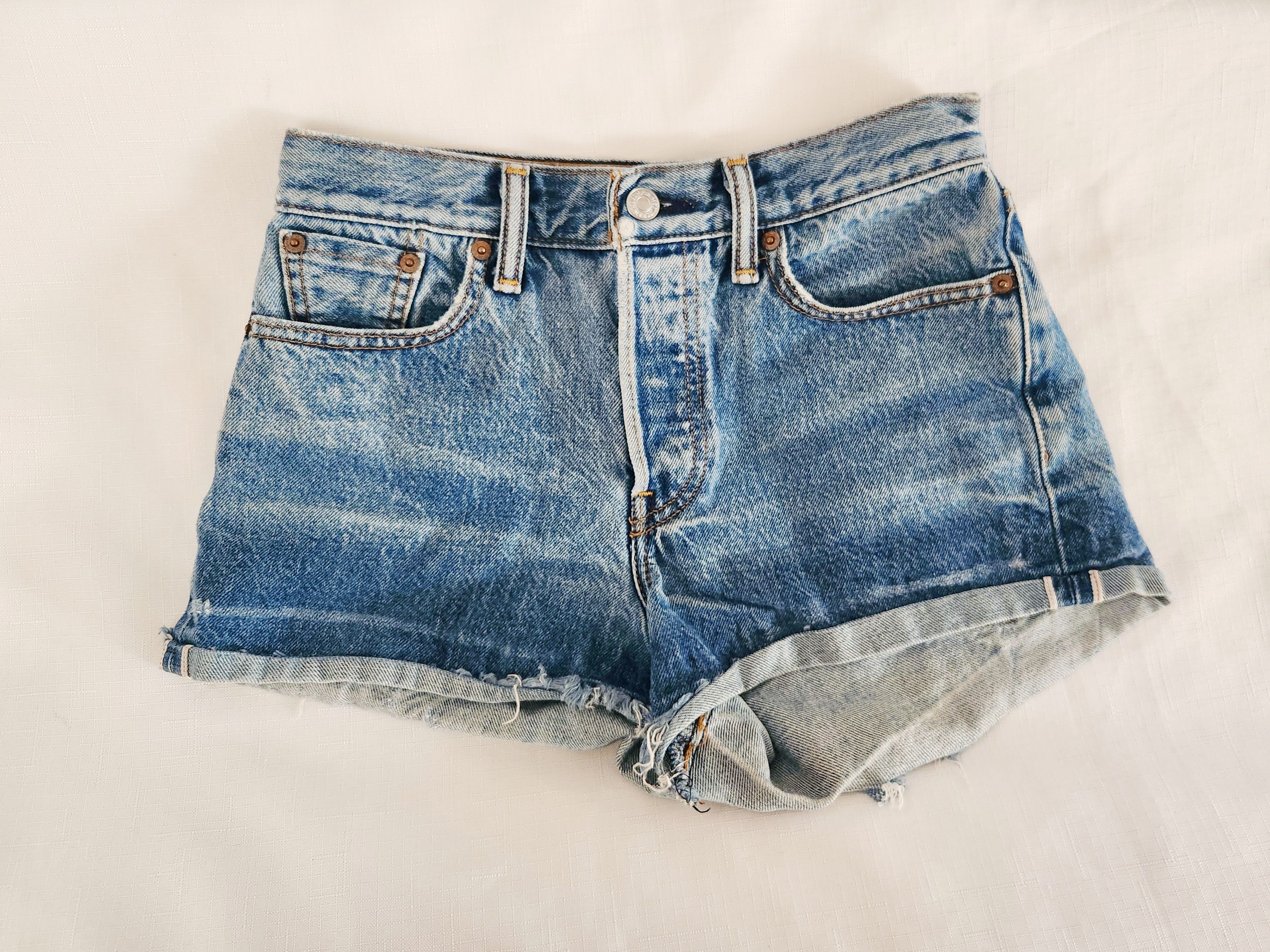 Levi's Levi's Women's Short Distressed Premium Denim Shorts Size 25 Size 25" / US 0 / IT 36 - 5 Thumbnail