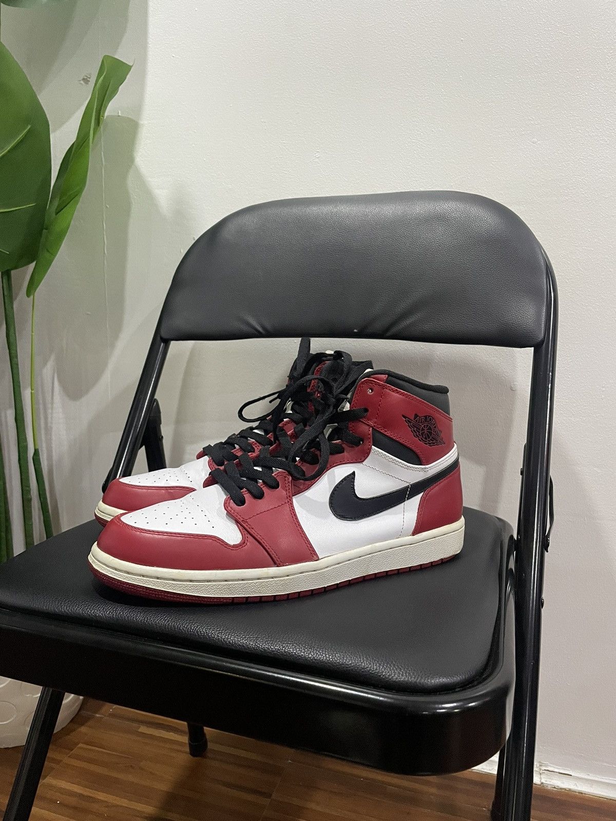 Jordan Brand Jordan 1 Retro Chicago 2013 Size US 10.5 / EU 43-44 - 2 Thumbnail