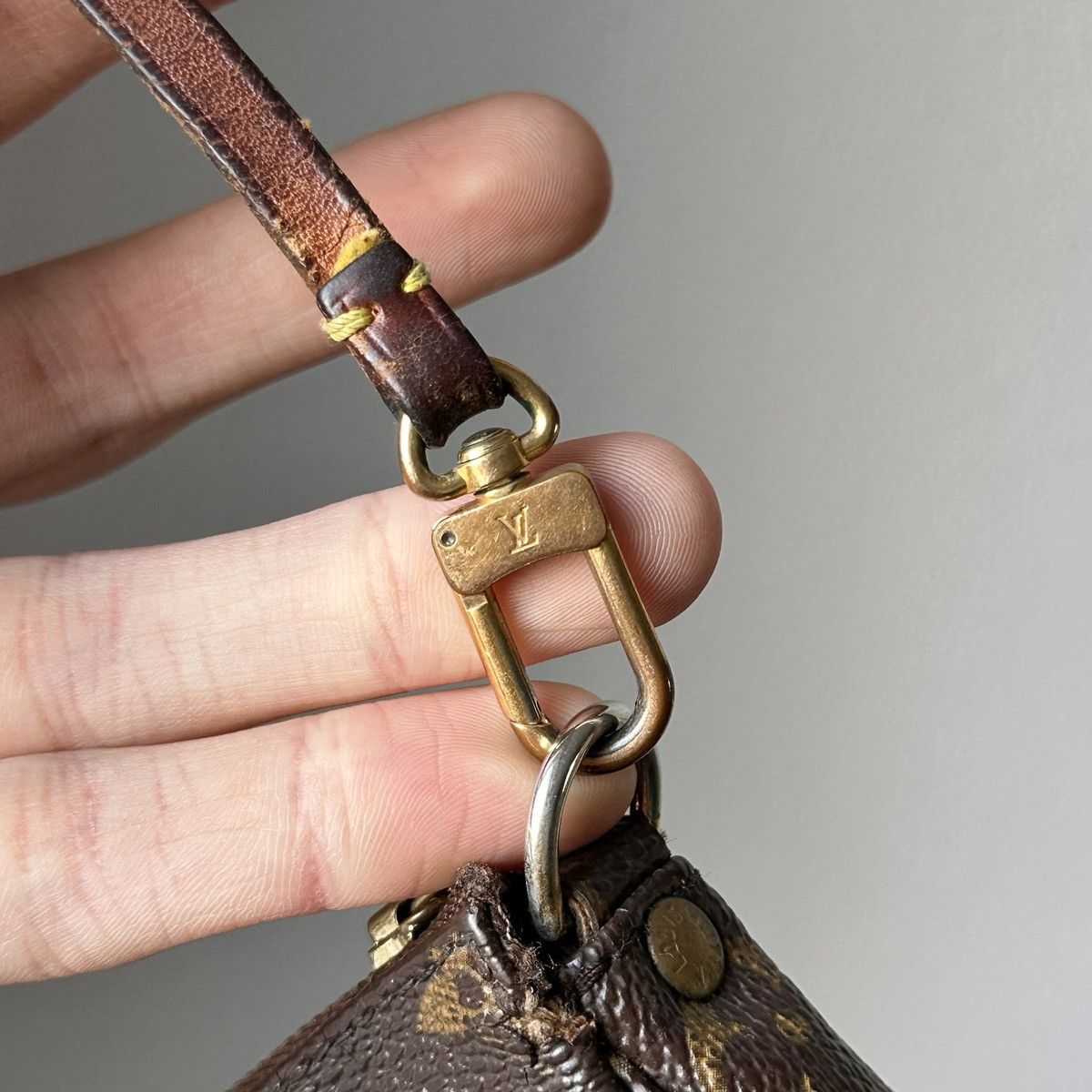 Louis Vuitton 1998s Louis Vuitton Vintage Monogram LV Pochette Bag SL0998 Size ONE SIZE - 3 Thumbnail