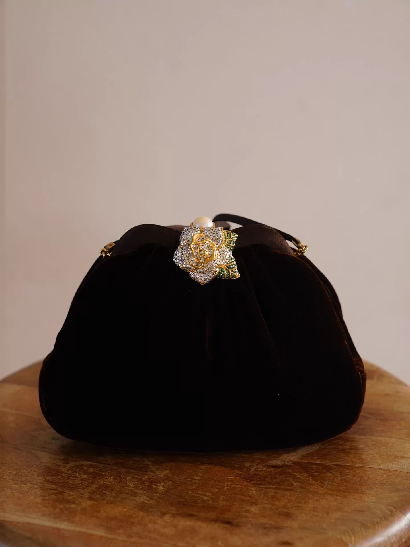 Judith Leiber Judith Leiber Vintage Choc Velvet Rose 2way Clutch Size ONE SIZE - 9 Thumbnail