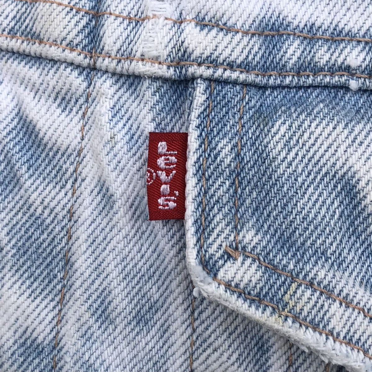 Levi's VTG Levis Light Wash Blue Denim Distressed Trucker jacket Size US M / EU 48-50 / 2 - 6 Thumbnail