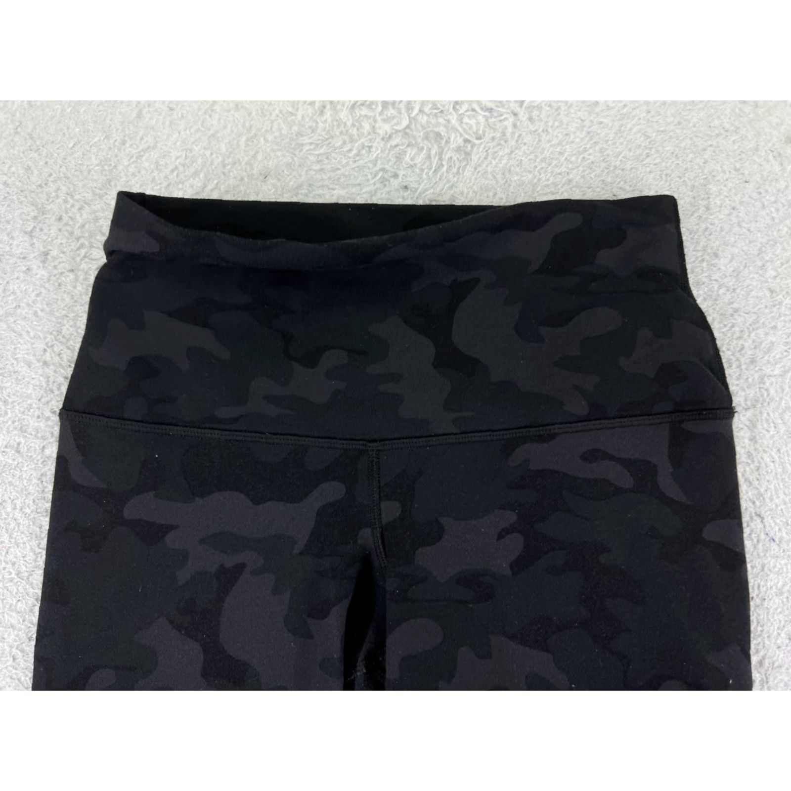 Lululemon Lululemon Pants Womens 4 Black Gray Camouflage Leggings Activewear Pockets 19 In Inseam Relaxed Size 27" / US 4 / IT 40 - 6 Thumbnail