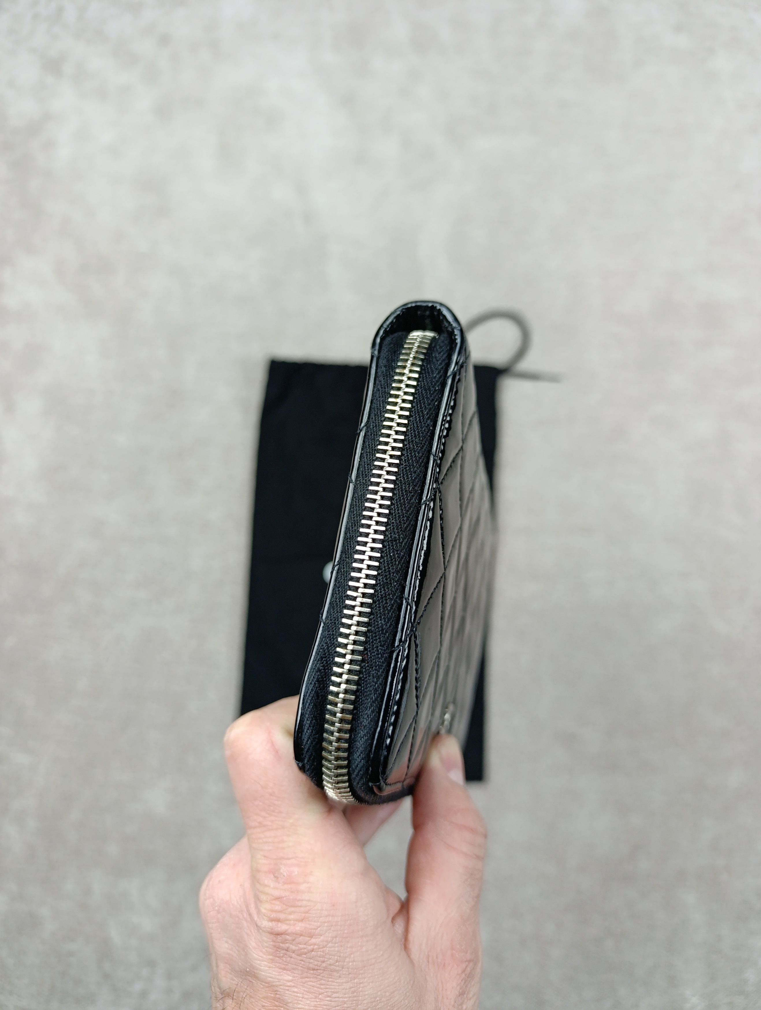Chanel CHANEL BLACK QUILTED PATENT LEATHER CC ZIP ORGANIZER WALLET Size ONE SIZE - 12 Thumbnail