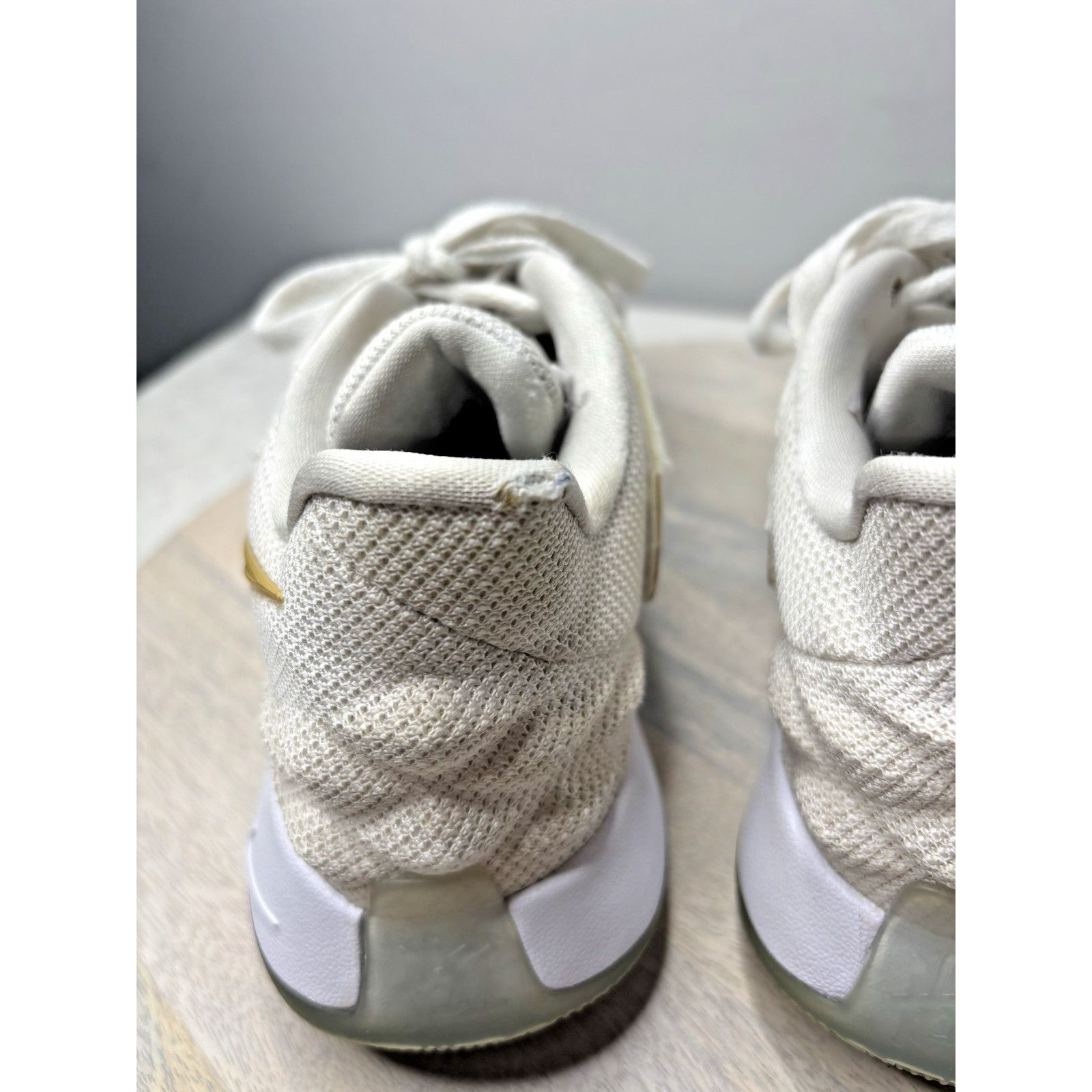 Nike Nike Kyrie Low White/Gold Basketball Shoes Size: 7 Size US 7 / EU 40 - 5 Thumbnail