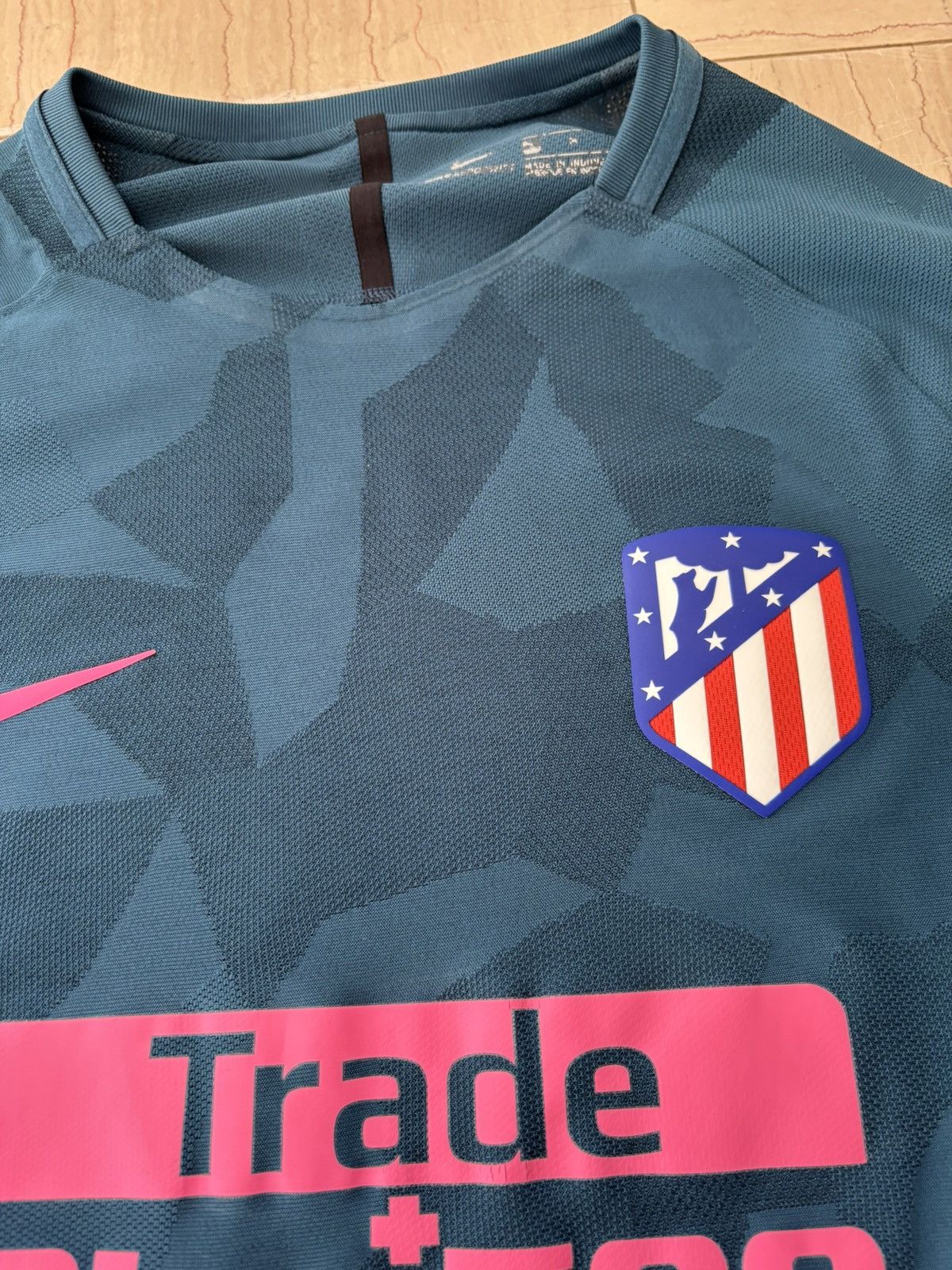 Nike ATLETICO MADRID PLAYER ISSUE THIRD KIT 2017/18 LONG-SLEEVE Size US S / EU 44-46 / 1 - 6 Thumbnail