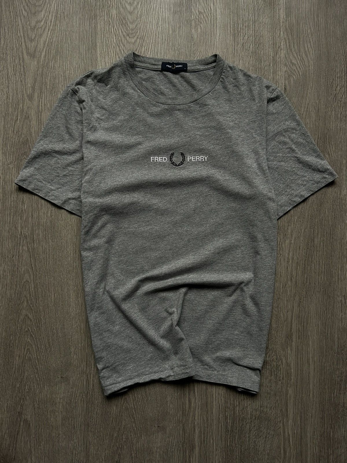 Fred Perry T-Shirt Fred Perry 🔘 Streetwear, Sportswear 🔘 Size US M / EU 48-50 / 2 - 1 Thumbnail