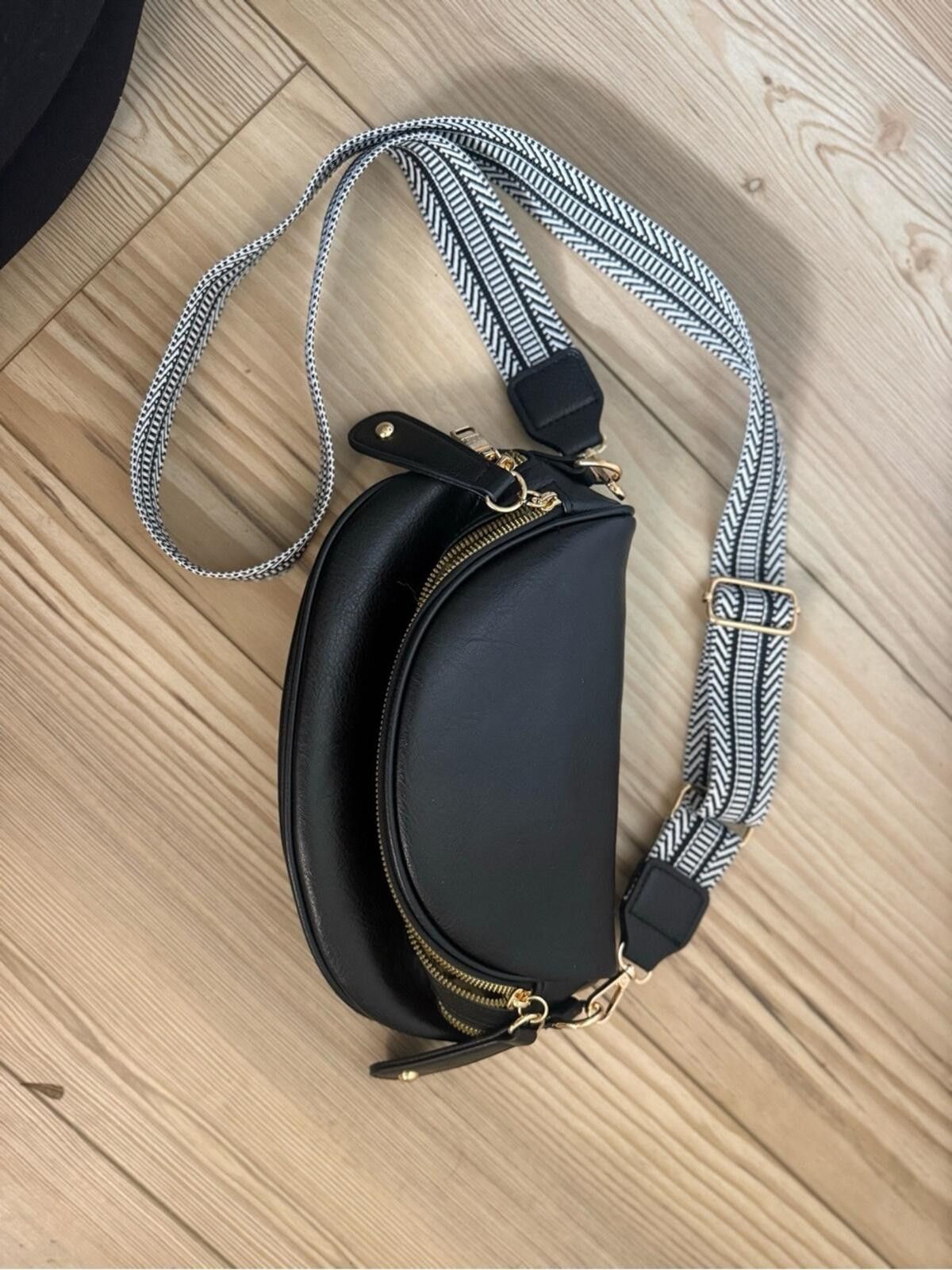Other Black Crossbody Saddle Bag with Adjustable Strap Size ONE SIZE - 2 Thumbnail
