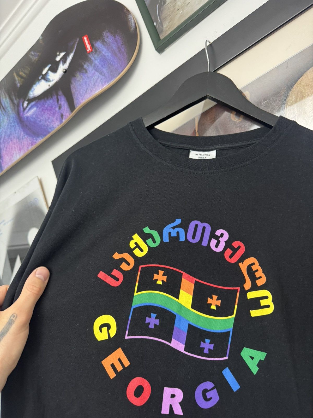 Vetements SS19 Vetwments Georgia Rainbow Flag Designer Tee Avant Garde Size US M / EU 48-50 / 2 - 2 Thumbnail