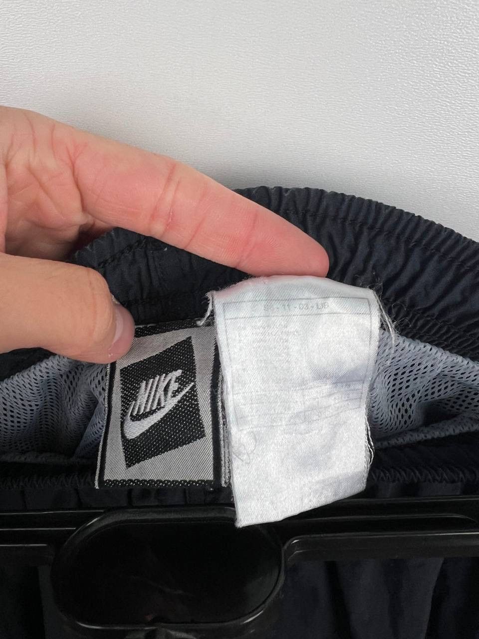 Vintage Nike 90s vintage big swoosh shorts size M/32 Size US 32 / EU 48 - 4 Thumbnail
