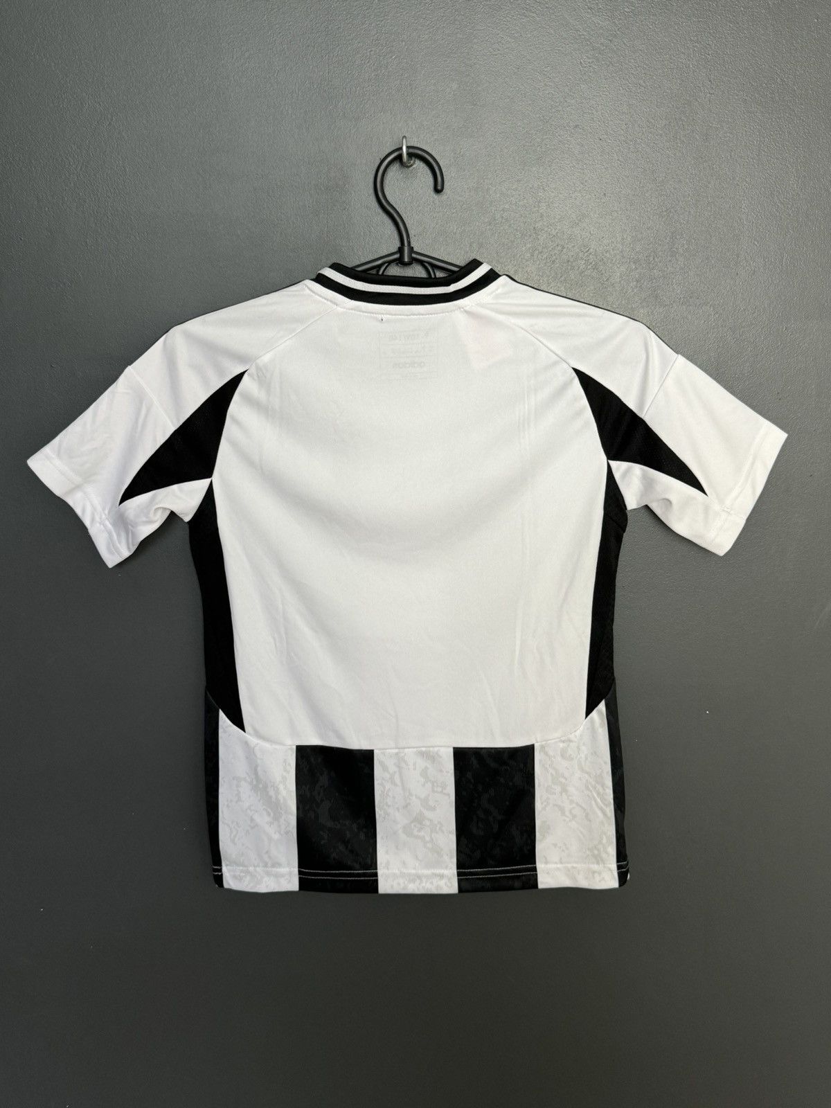 Adidas KIDS New Juventus 24/25 Home Football Jersey T-Shirts Size US XS / EU 42 / 0 - 2 Thumbnail