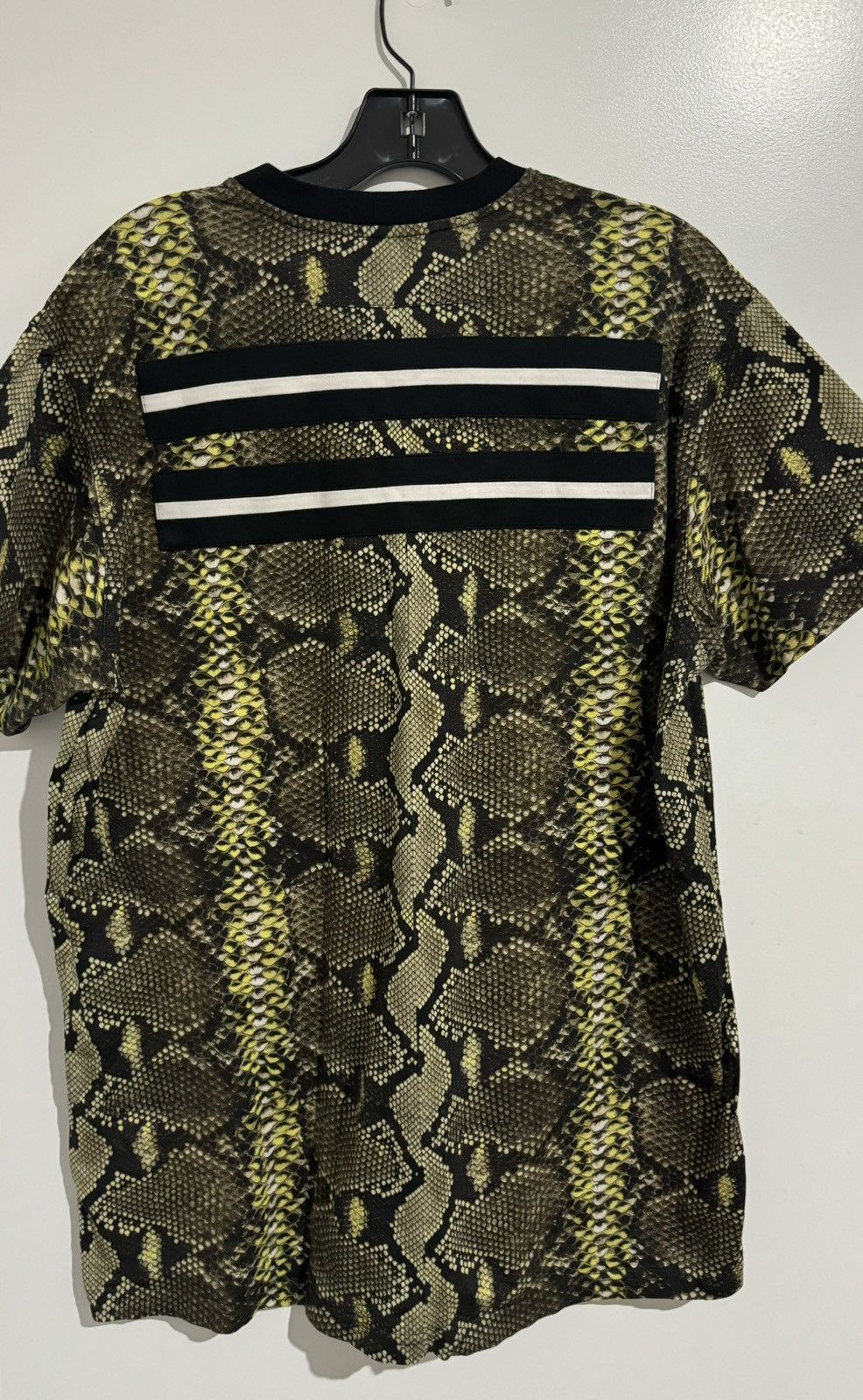 Givenchy Givenchy Men's Snakeskin Print T-shirt Size US XS / EU 42 / 0 - 2 Thumbnail