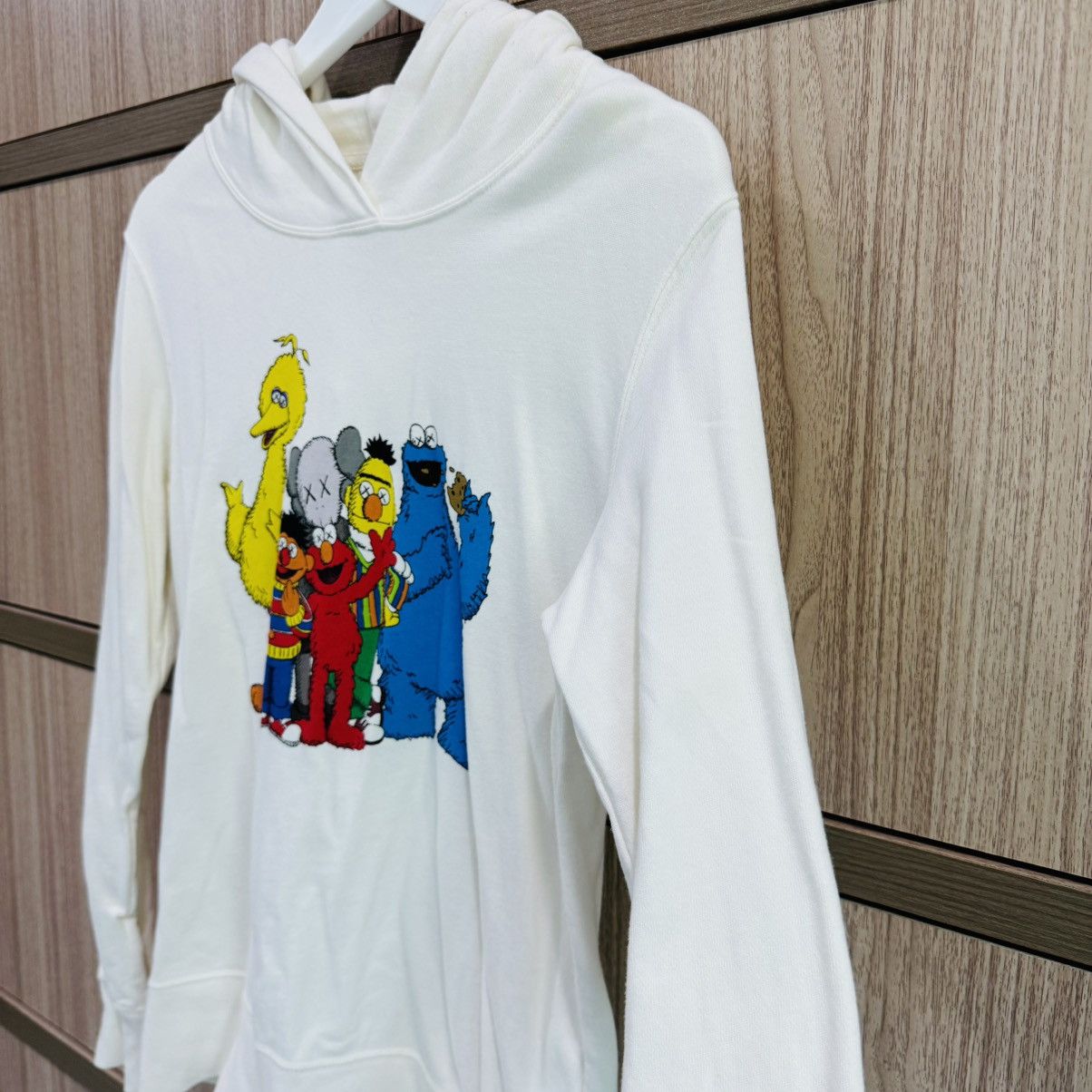 Kaws × Uniqlo Kaws X Sesame Street X Uniqlo Hoodie Size US S / EU 44-46 / 1 - 3 Thumbnail