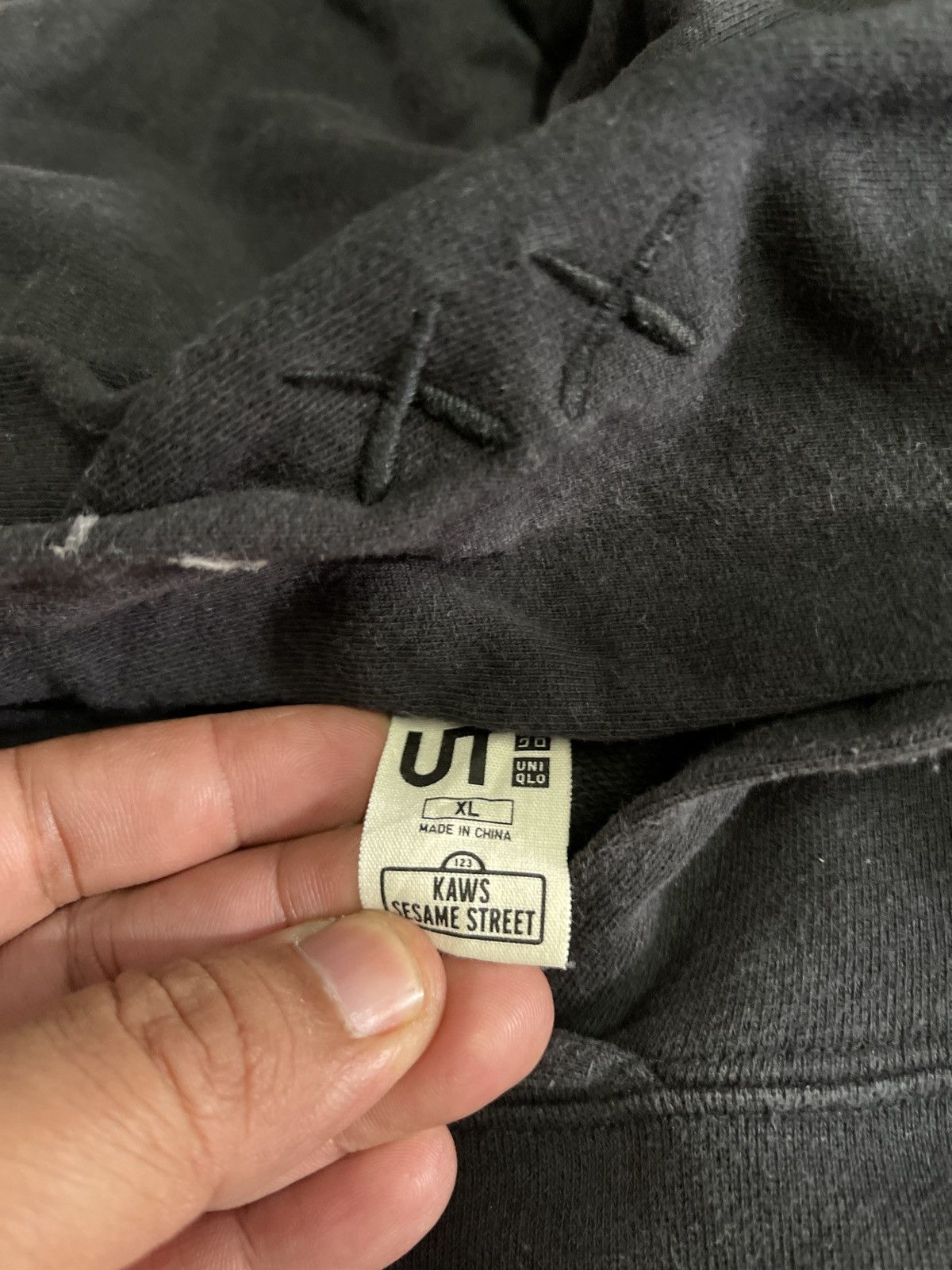 Japanese Brand VINTAGE KAWS SESAME STREET X UNIQLO TEE VERY RARE Size US XL / EU 56 / 4 - 4 Thumbnail