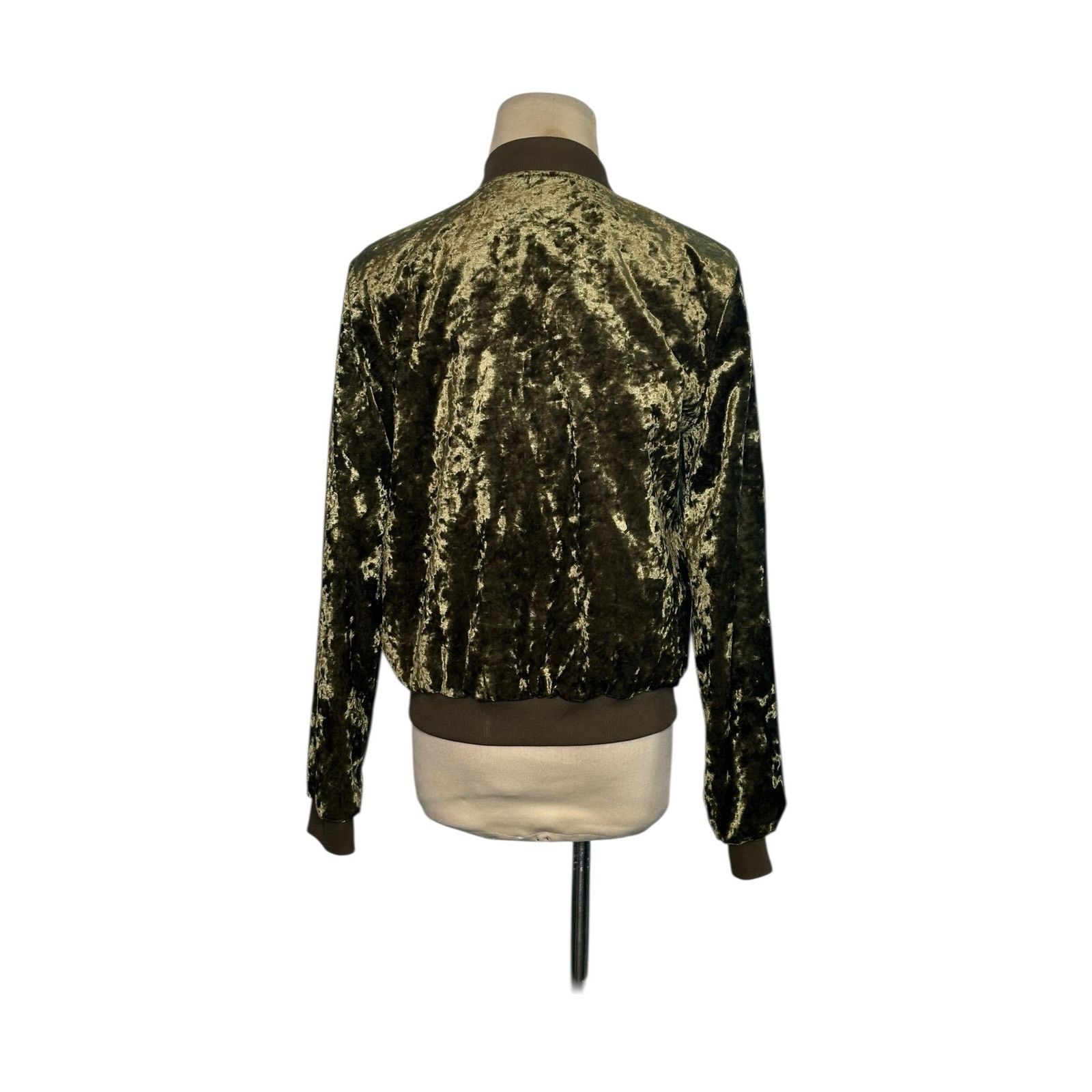 Forever 21 Forever 21 green velvet full zipper jacket size Small Size S / US 4 / IT 40 - 19 Thumbnail