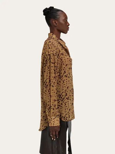 Salvatore Ferragamo o1s1rm0426 Georgette Shirt in Brown Size M / US 6-8 / IT 42-44 - 3 Thumbnail