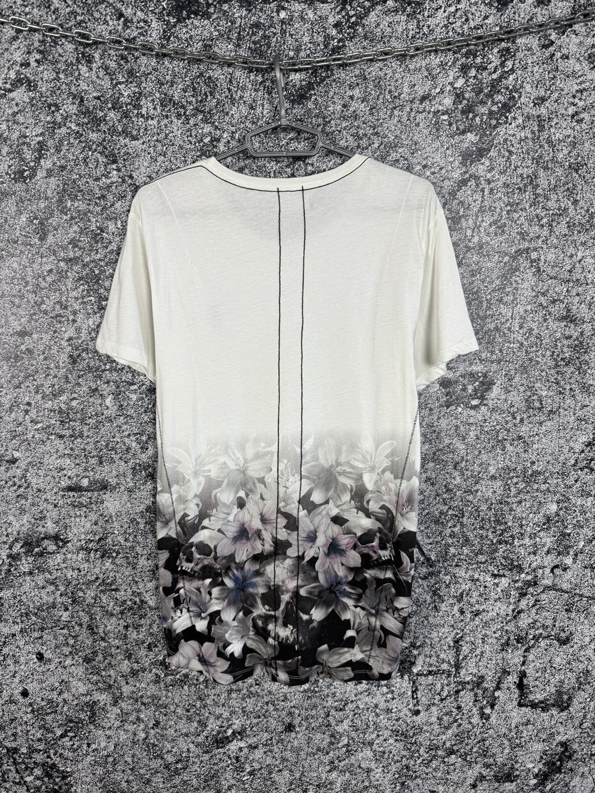 Vintage Religion Short Sleeve T-Shirt Floral Skull Print Y2K Size L Size US L / EU 52-54 / 3 - 9 Thumbnail