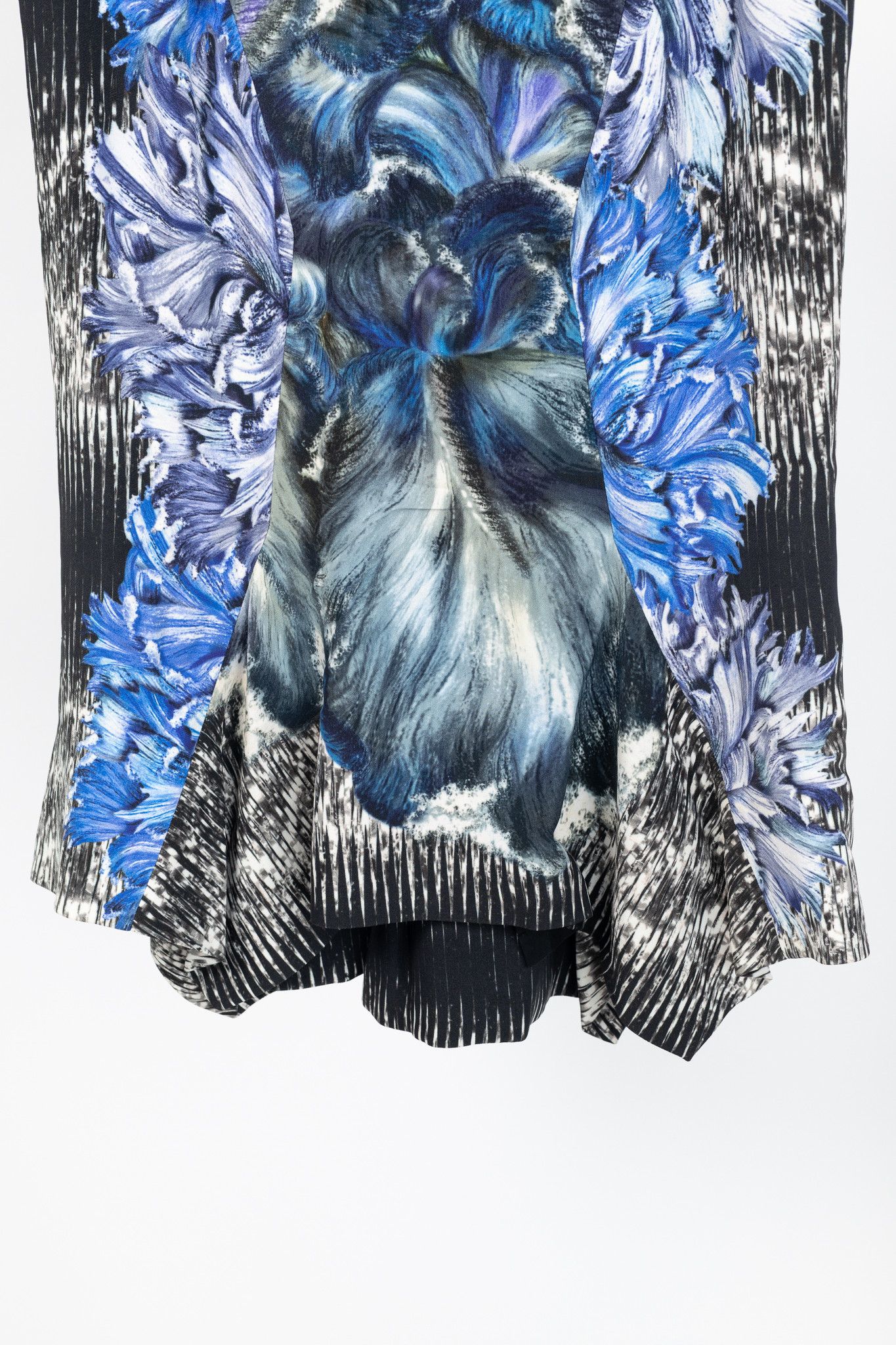 Peter Pilotto Peter Pilotto K Abstract Print Crepe Handkerchief-Hem Skirt Size 30" / US 8 / IT 44 - 5 Thumbnail