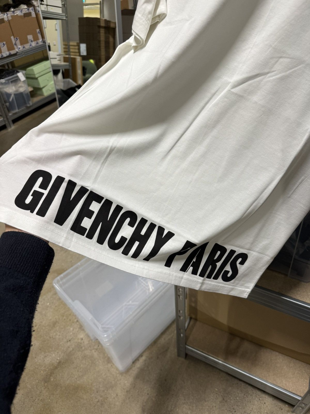 Givenchy Givenchy Logo T-Shirt NEW 600$ Size US M / EU 48-50 / 2 - 2 Thumbnail
