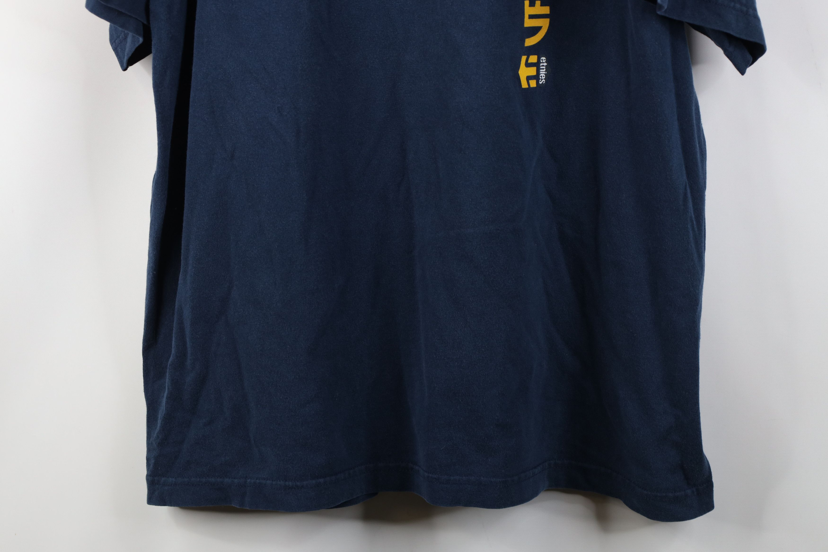 Etnies Vintage 90s Etnies Skateboarding Short Sleeve T-Shirt USA Size US L / EU 52-54 / 3 - 3 Thumbnail