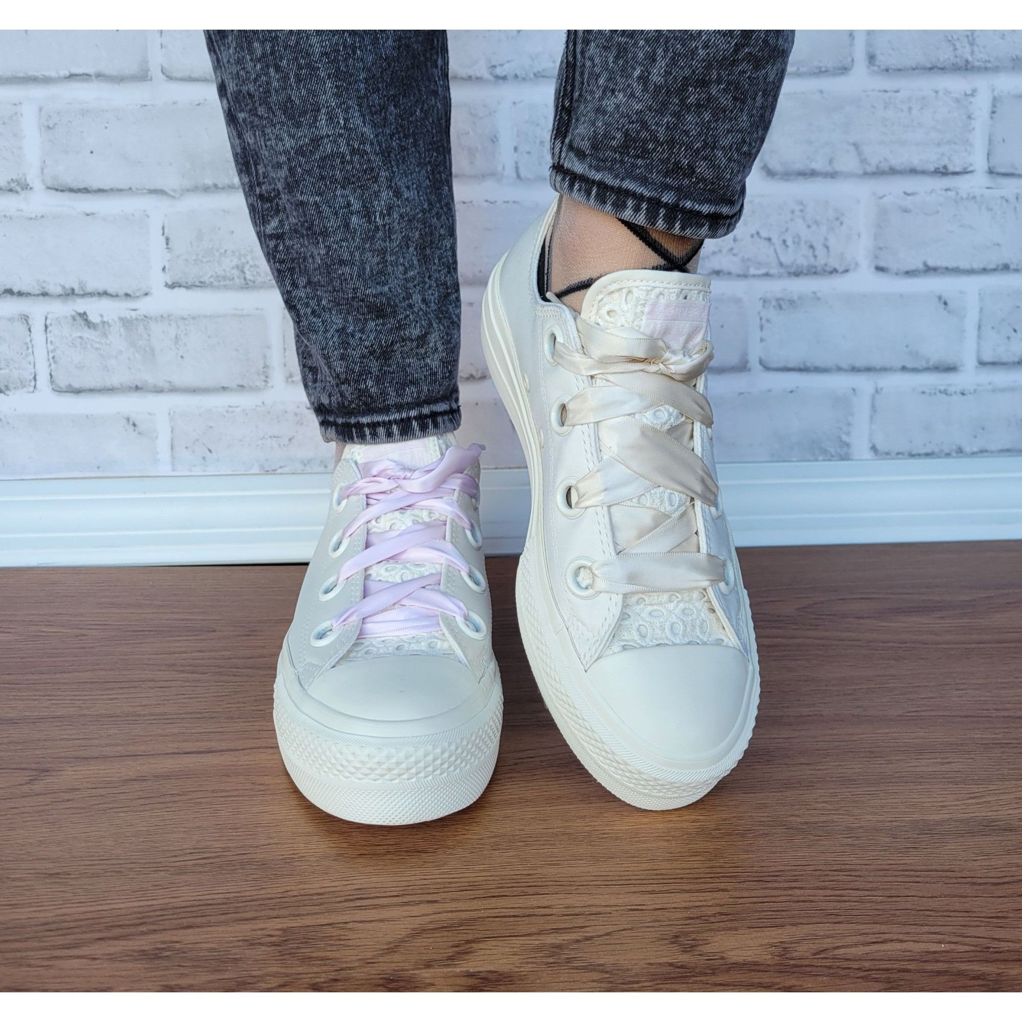 Converse ⭐Converse Ctas Lift OX Low 7 Womens Shoes Satin Embroidered Size US 7 / IT 37 - 11 Thumbnail