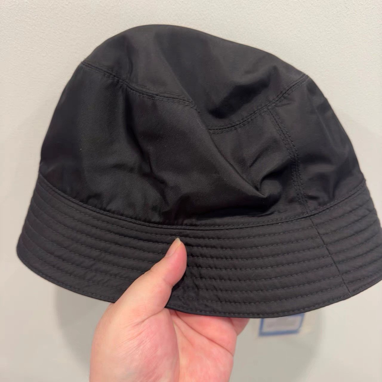 Prada Prada Triangle Logo Bucket Hat K28 Size ONE SIZE - 1 Thumbnail