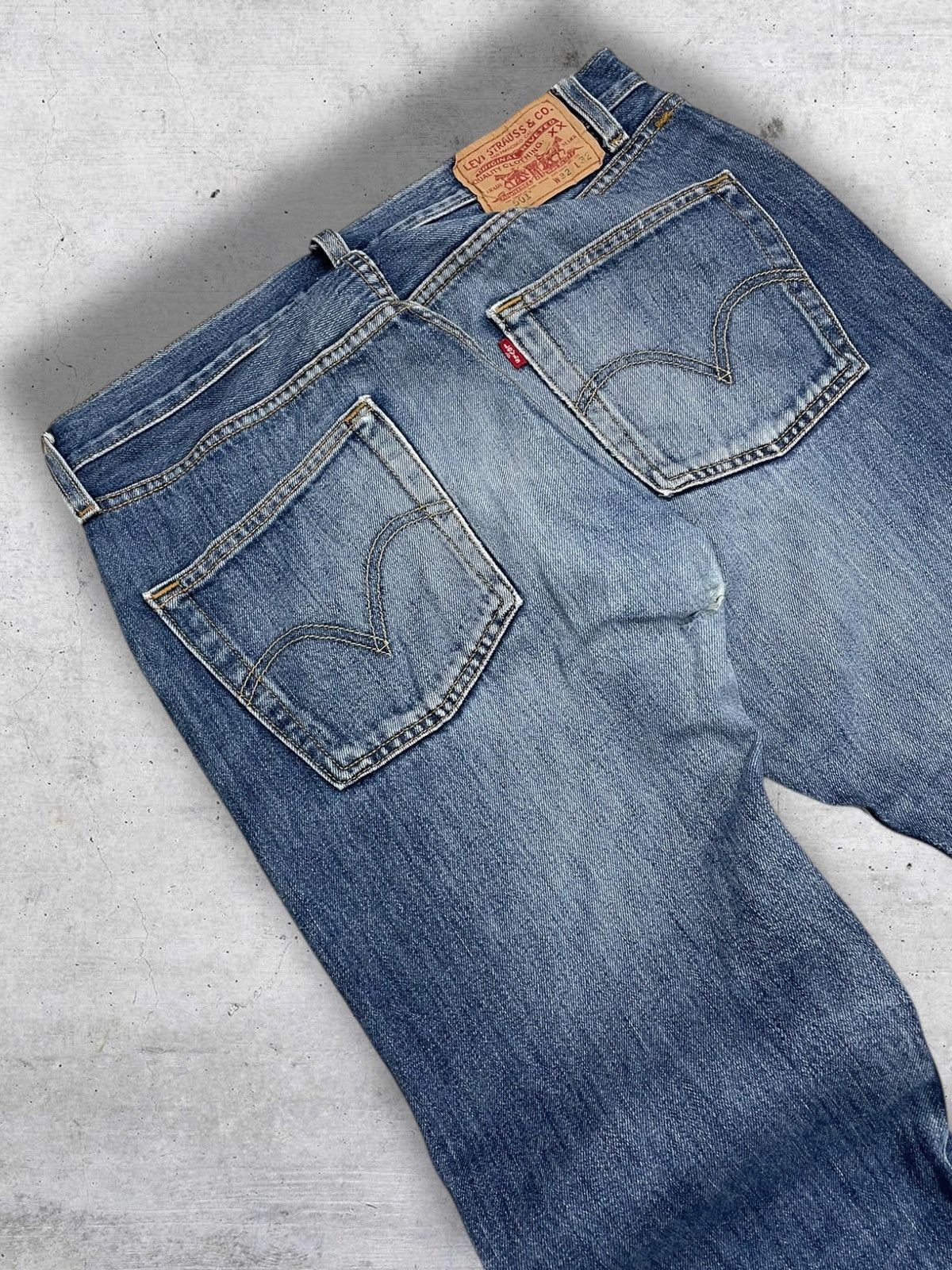 Levi's Vintage Clothing VINTAGE 501 LEVIS USA DESIGNER 90S DISTRESSED INDIGO DENIM Size US 31 - 14 Thumbnail