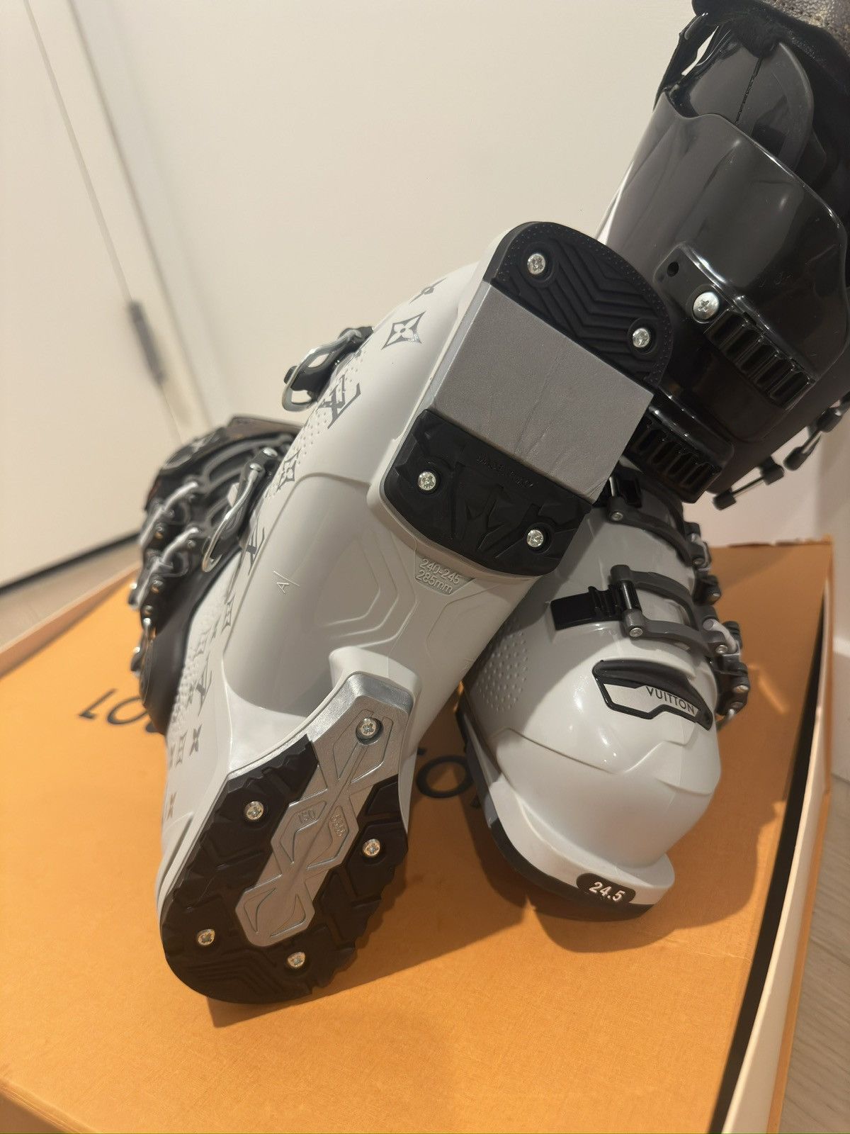 Louis Vuitton Louis Vuitton x Tecnica Skiboots Size US 8 / EU 41 - 4 Thumbnail