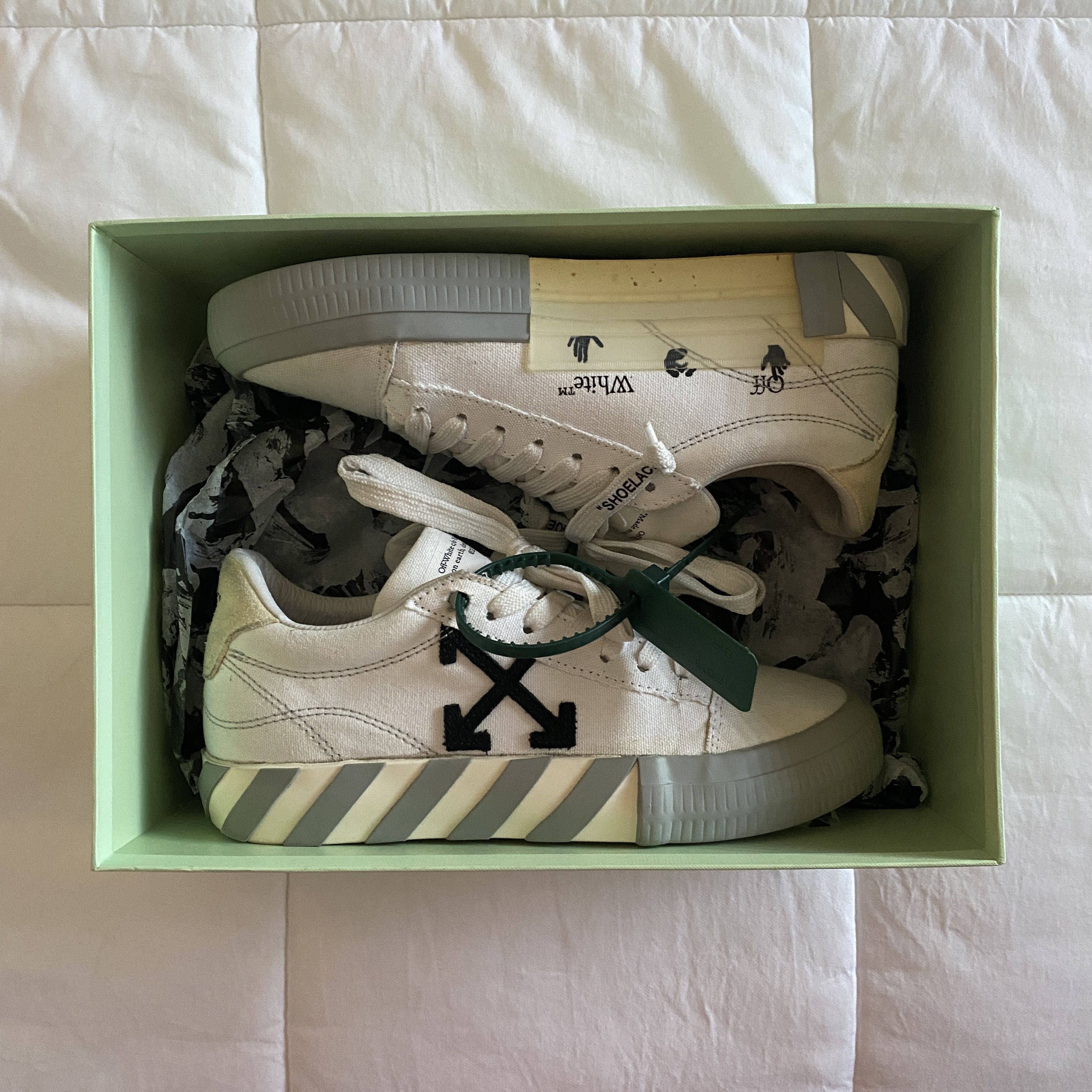 Off-White Off-White Eco Canvas Vulcanized Low Top Sneaker Size US8 Size US 8 / IT 38 - 1 Thumbnail