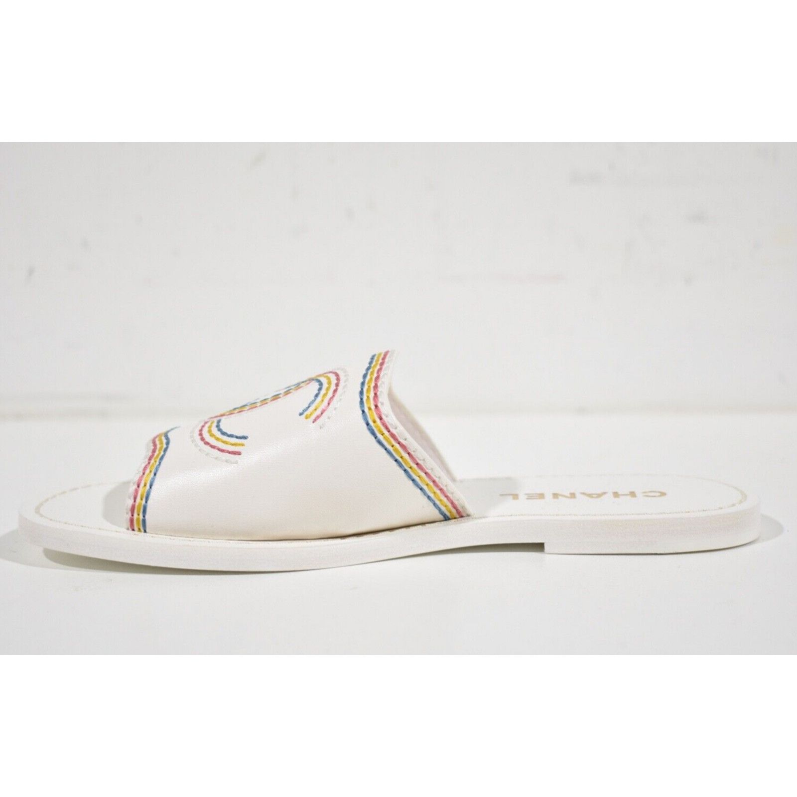 Chanel Chanel 21P White Multicolor Lambskin Leather CC Logo Size US 6 / IT 36 - 9 Thumbnail