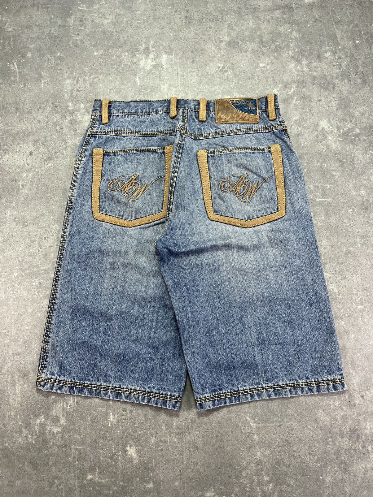 Al Wissam Al Wissam Y2K Embroidered Logo Baggy Denim Shorts Jorts 36 Size US 36 / EU 52 - 1 Thumbnail