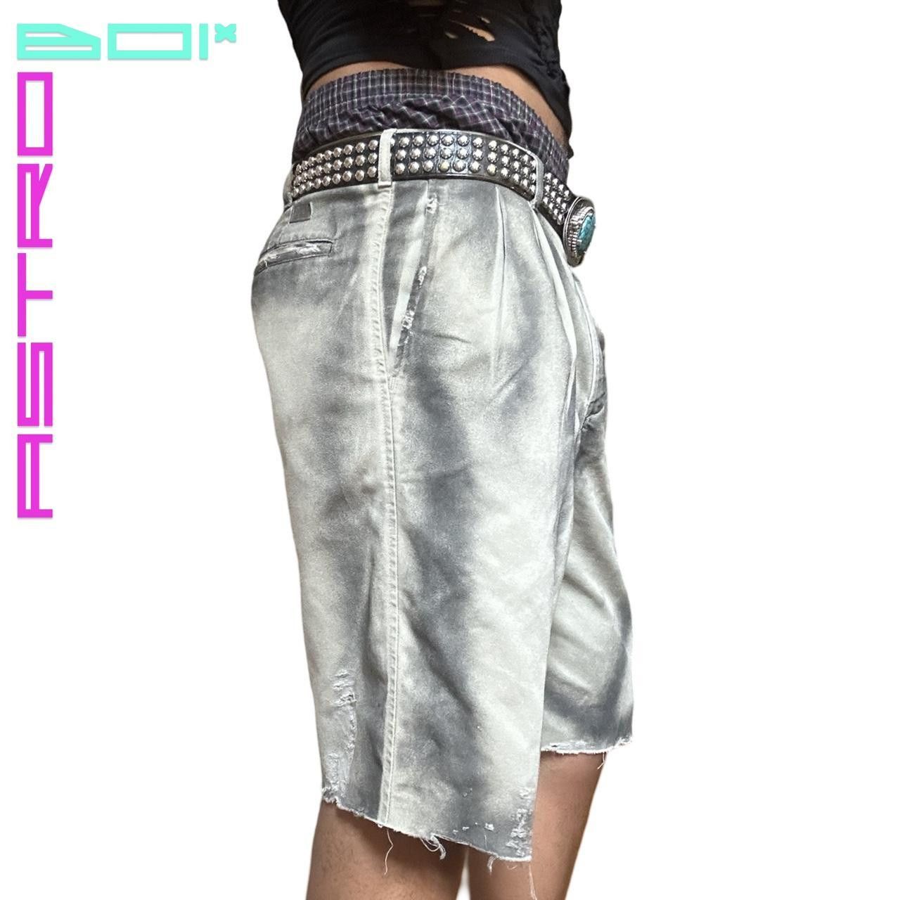 Lee ASTROBOI* GRUNGE TAN PLEATED SHORTS W/ BLK PAINT _ 32" Size US 32 / EU 48 - 5 Thumbnail
