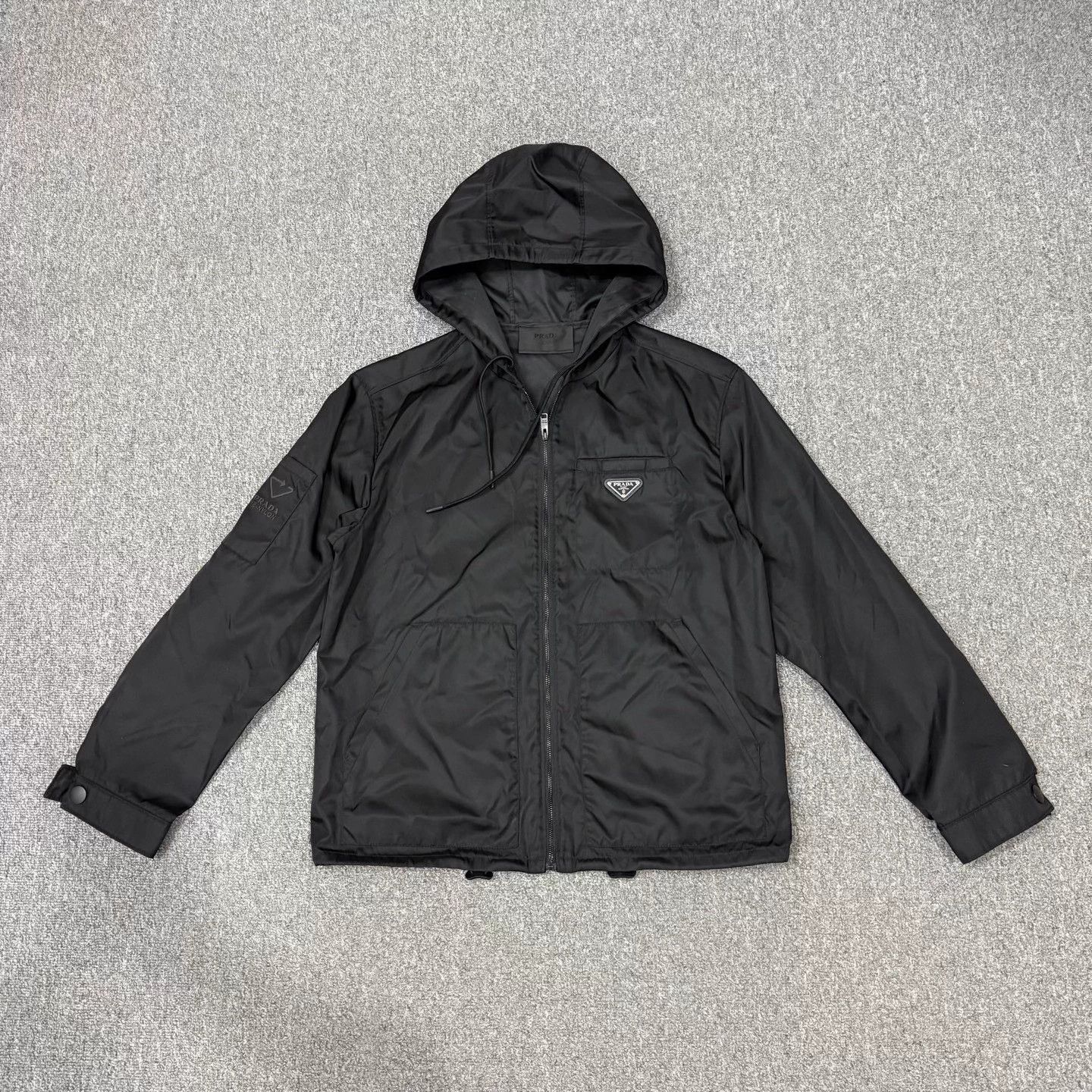 Prada Prada recycled nylon black triangle logo jacket46 Size US S / EU 44-46 / 1 - 1 Thumbnail