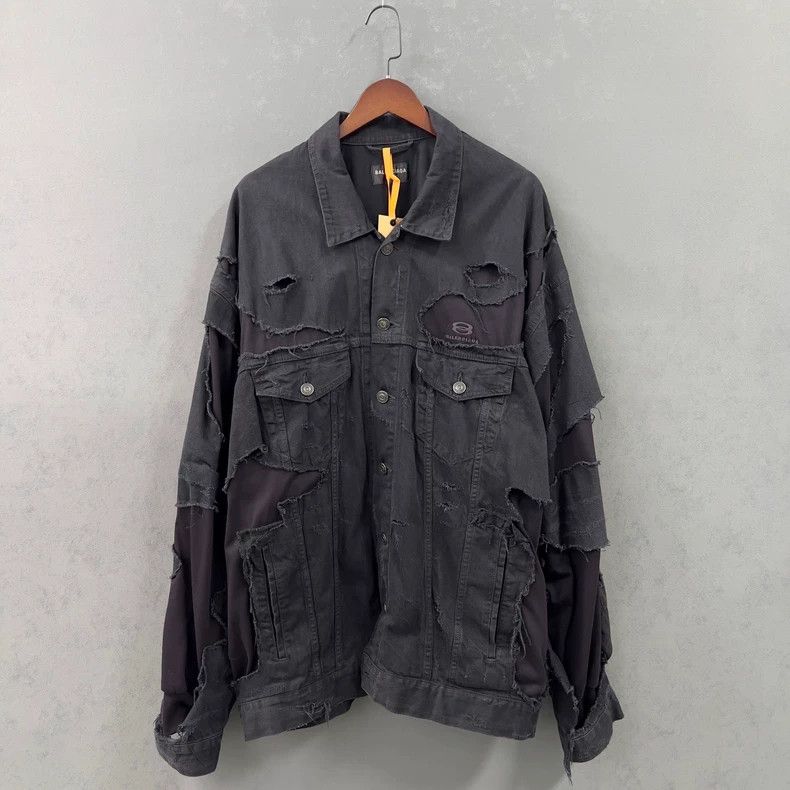 Balenciaga Balenciaga Splicing damage to double-ring denim jacket Size US M / EU 48-50 / 2 - 1 Thumbnail