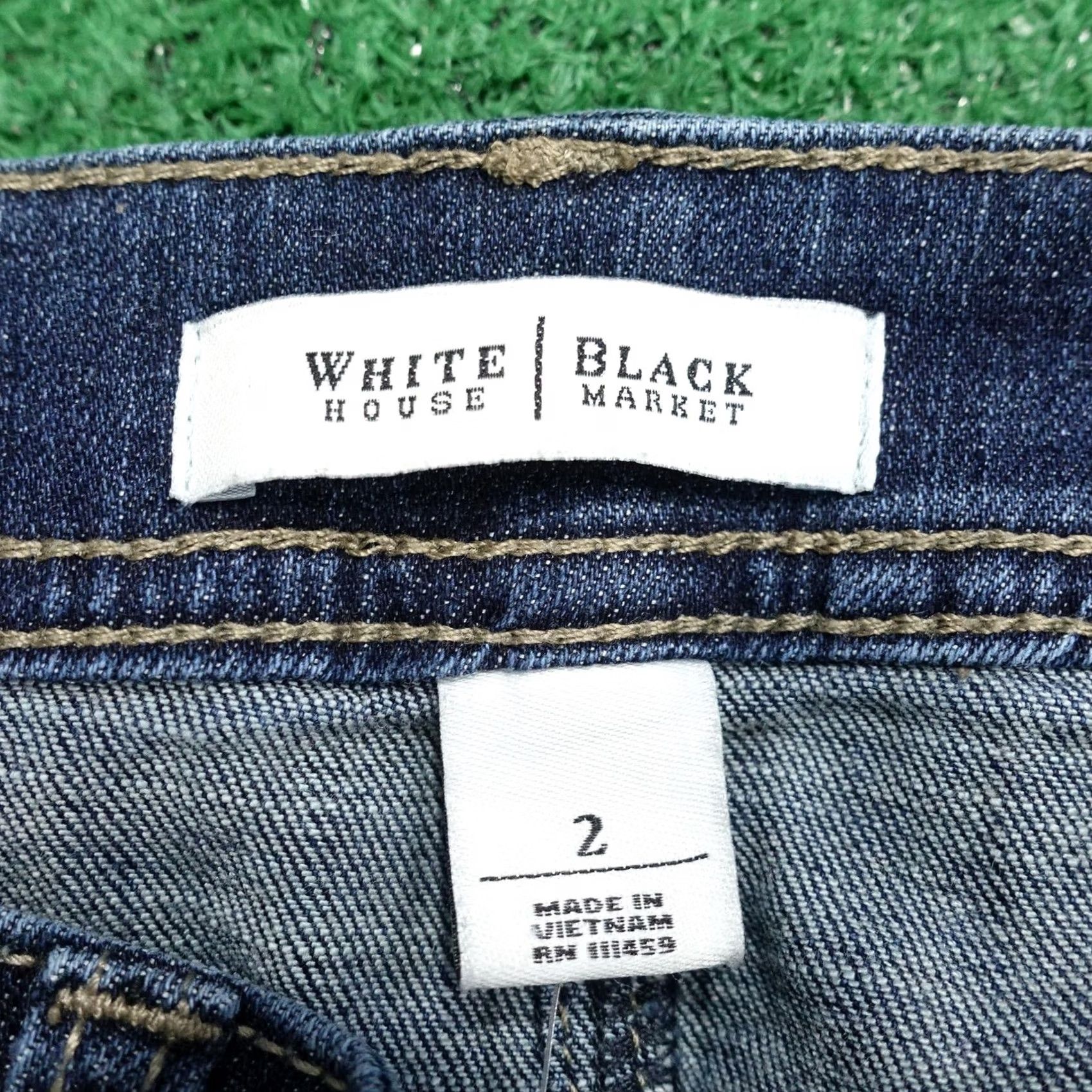 White House Black Market White House Black Market Skirt Womens 2 Denim Short Straight Pencil Pockets Zip Mid Rise Casual Summer Vintage? No (omit) Size 26" / US 2 / IT 38 - 4 Thumbnail