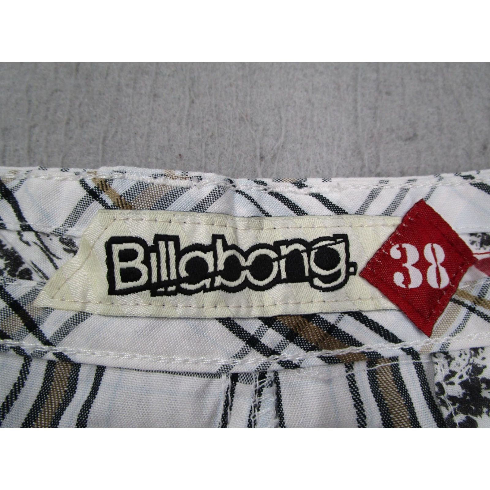 Billabong VINTAGE Billabong Mens Shorts 38 White Plaid Walk Chino Embroidered Baggy Retro 90s Mens Size US 38 / EU 54 - 2 Thumbnail