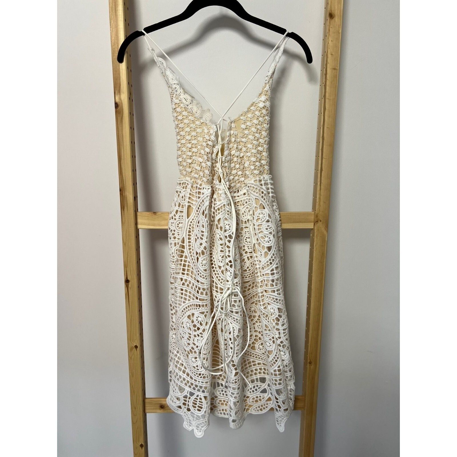 Other White Crochet Lace Floral Strap Dress ( S ) Size S / US 4 / IT 40 - 2 Thumbnail