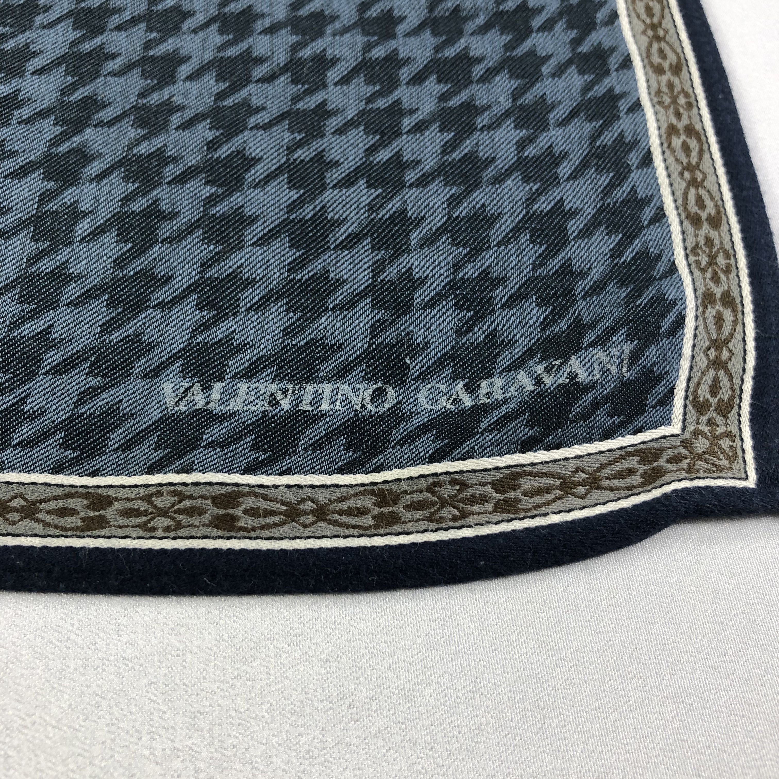 Vintage Valentino Garavani Handkerchief Neckerchief Bandana H1998 Size ONE SIZE - 4 Thumbnail