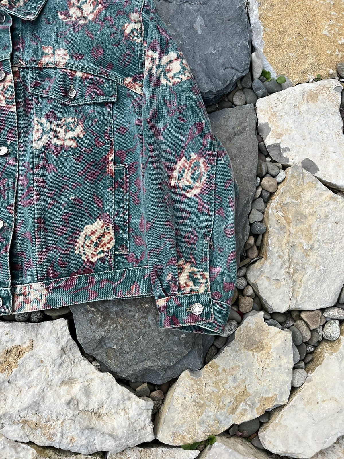 Vintage Vintage Jonny-q y2k all over print cropped denim jacket Size US M / EU 48-50 / 2 - 6 Thumbnail