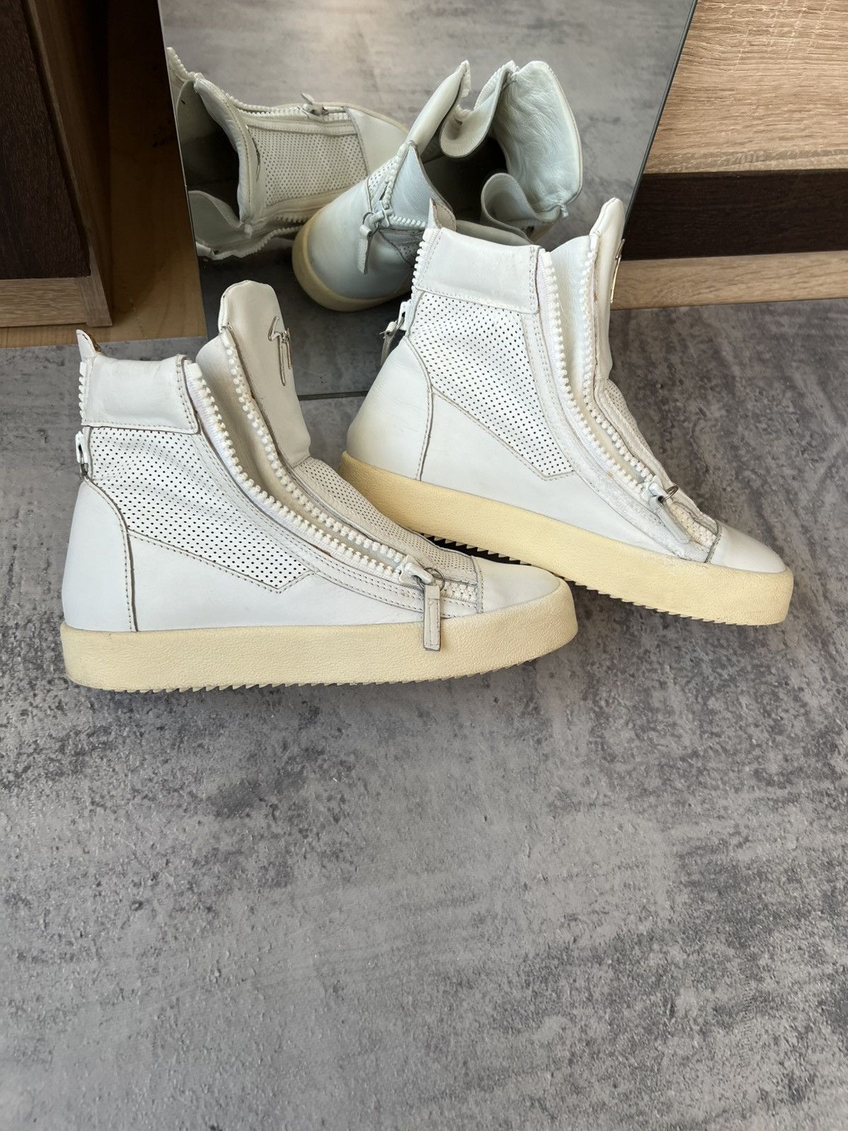 Giuseppe Zanotti Giuseppe Zanotti white hi top sneakers Size US 5.5 / EU 38 - 4 Thumbnail