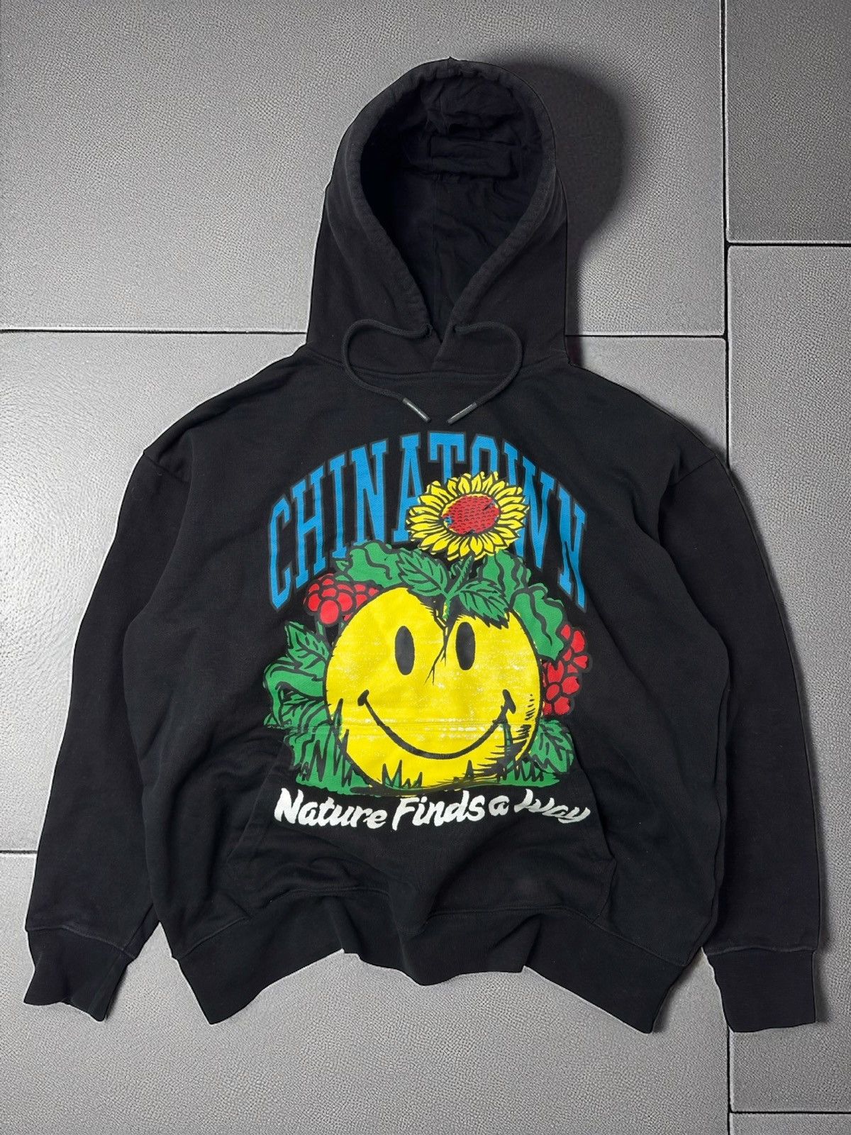 X-girl × CHINATOWN MARKET SMILEY SWEAT X-girl × CHINATOWN MARKET SMILEY SWEAT 【公式通販】