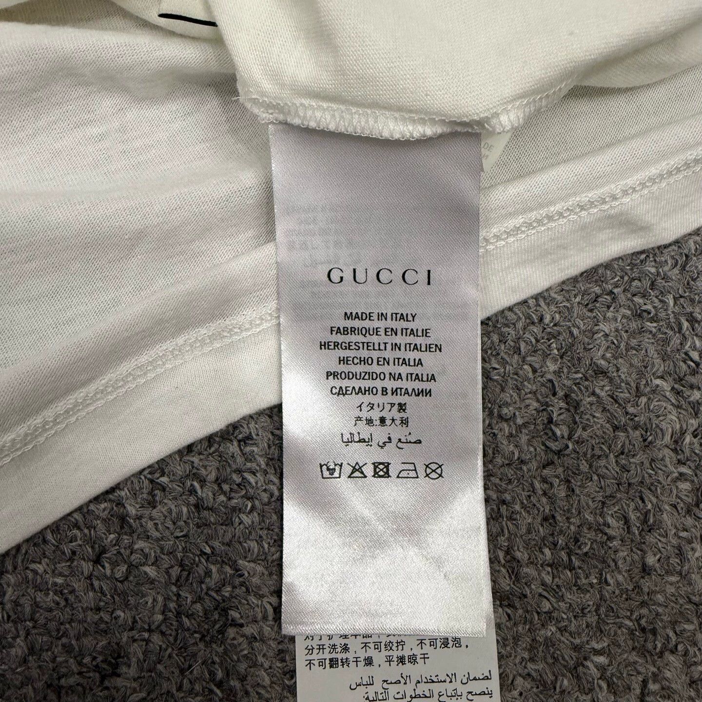 Gucci Gucci white square logo SS Tee S 95new Size S / US 4 / IT 40 - 4 Thumbnail
