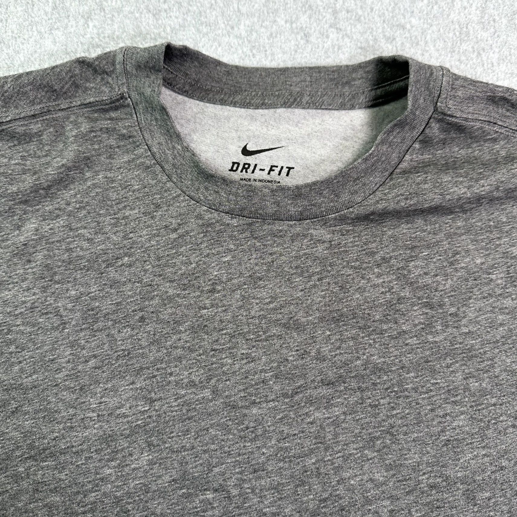 Nike Nike Dri-FIT Shirt Mens XL Gray Short Sleeve Tee Size US XL / EU 56 / 4 - 3 Thumbnail