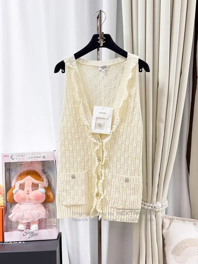 Chanel Chanel Ruffled knitted vest cardigan coat Size XS / US 0-2 / IT 36-38 - 1 Thumbnail