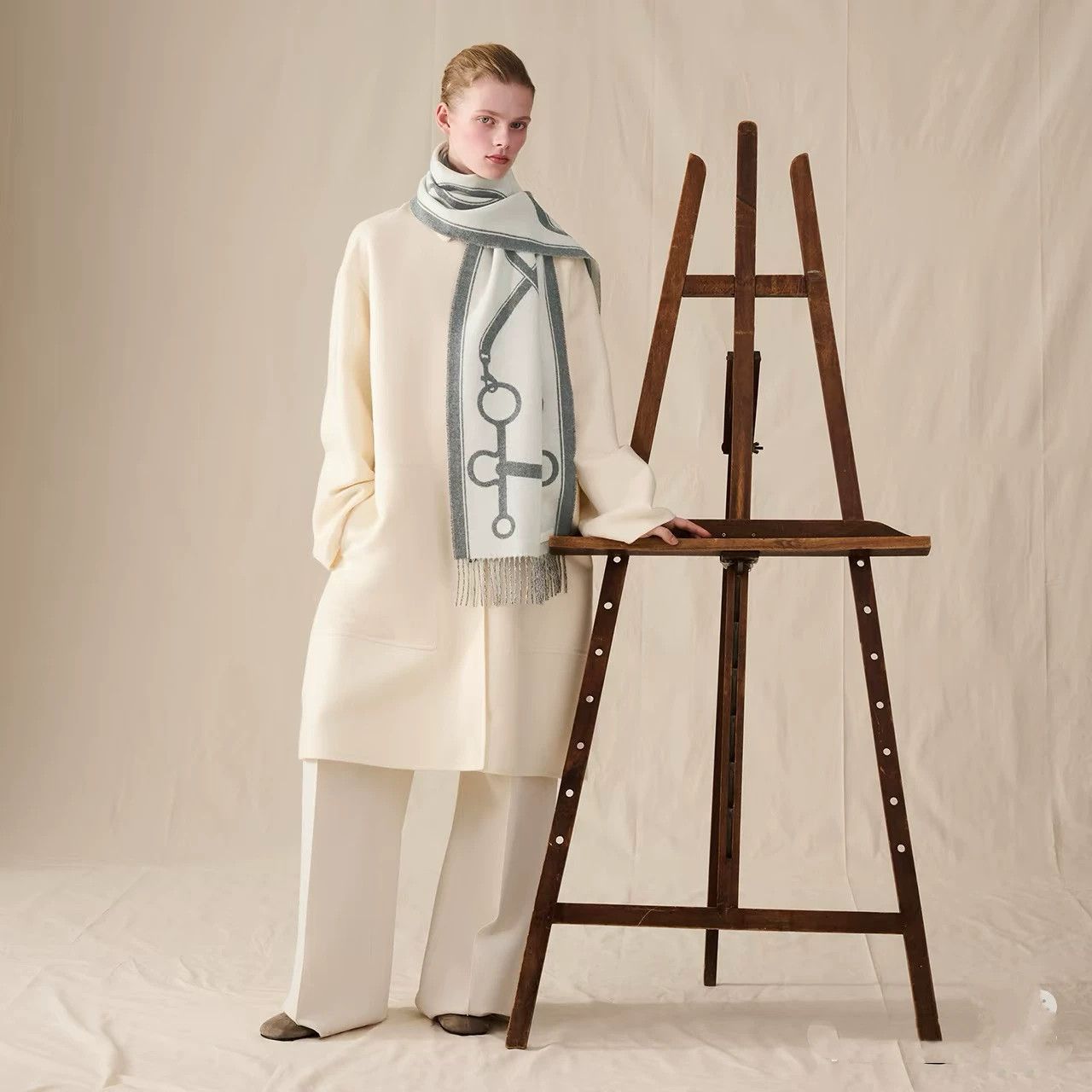 Hysteric Glamour Hermes CasaqueMors Cashmere Scarf Ivory/Medium Gray Size ONE SIZE - 3 Thumbnail