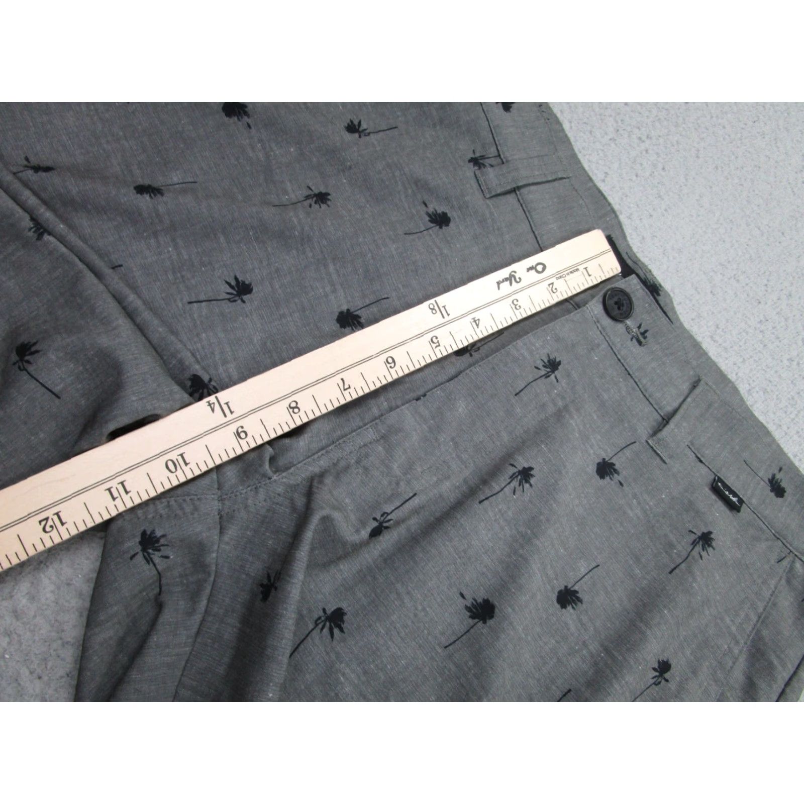 TravisMathew TravisMathew Shorts Mens 32 Gray Palm Tree Print Golf Chino Stretch Casual Size US 32 / EU 48 - 5 Thumbnail