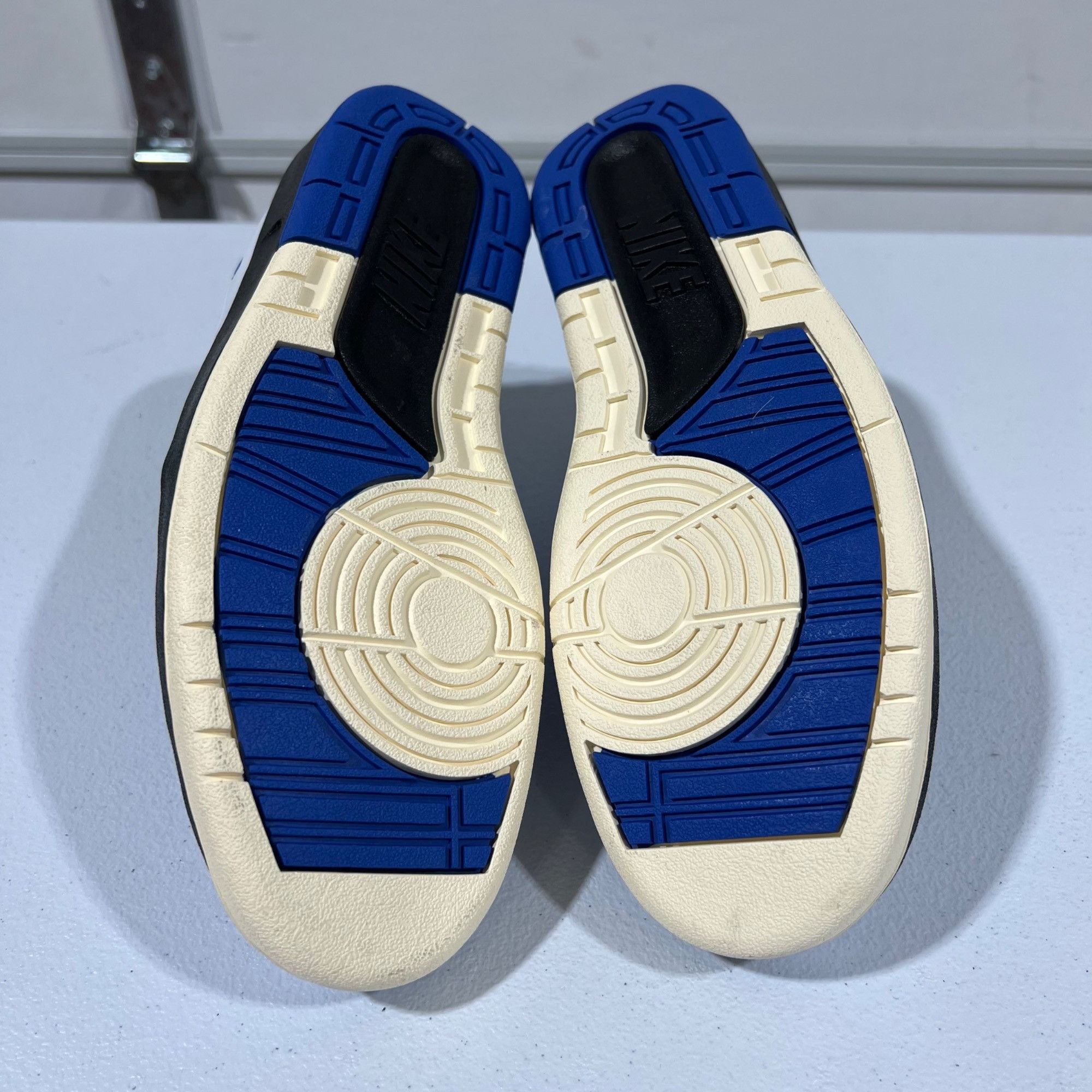 Jordan Brand NIB NIKE WOMENS AIR JORDAN 2 RETRO LOW VARSITY ROYAL SZ 6 Size US 6 / IT 36 - 7 Thumbnail