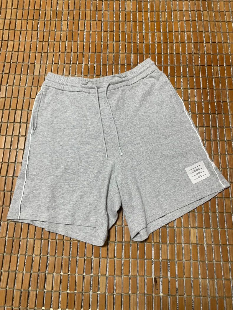 Thom Browne Thom Browne size3 Classic side-striped shorts Size US 26 / EU 42 - 1 Thumbnail