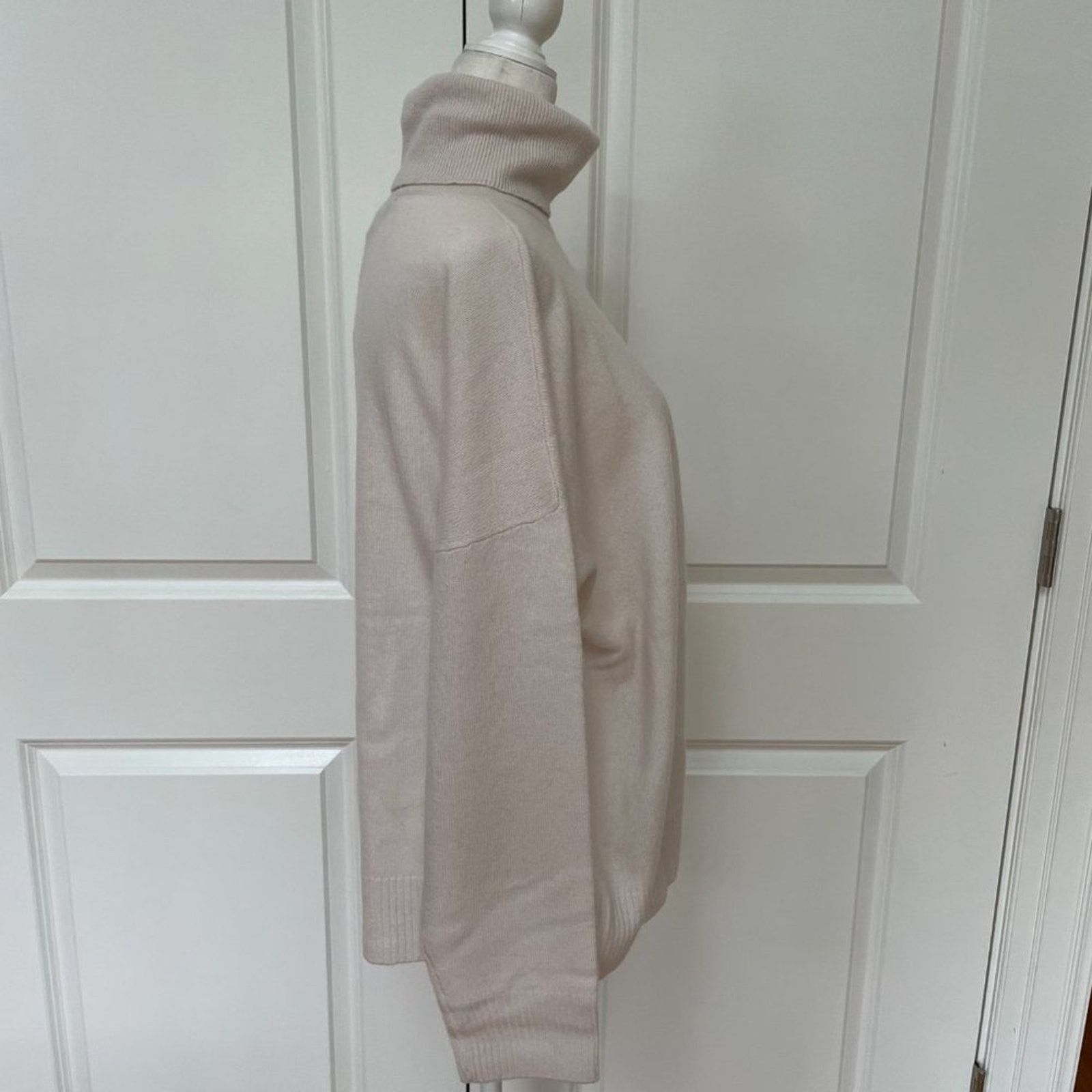 360Cashmere Gerri Cashmere Turtleneck Sweater from 360 Cashmere Size L / US 10 / IT 46 - 4 Thumbnail